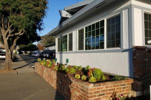 Hotel - Coastal Breeze Inn