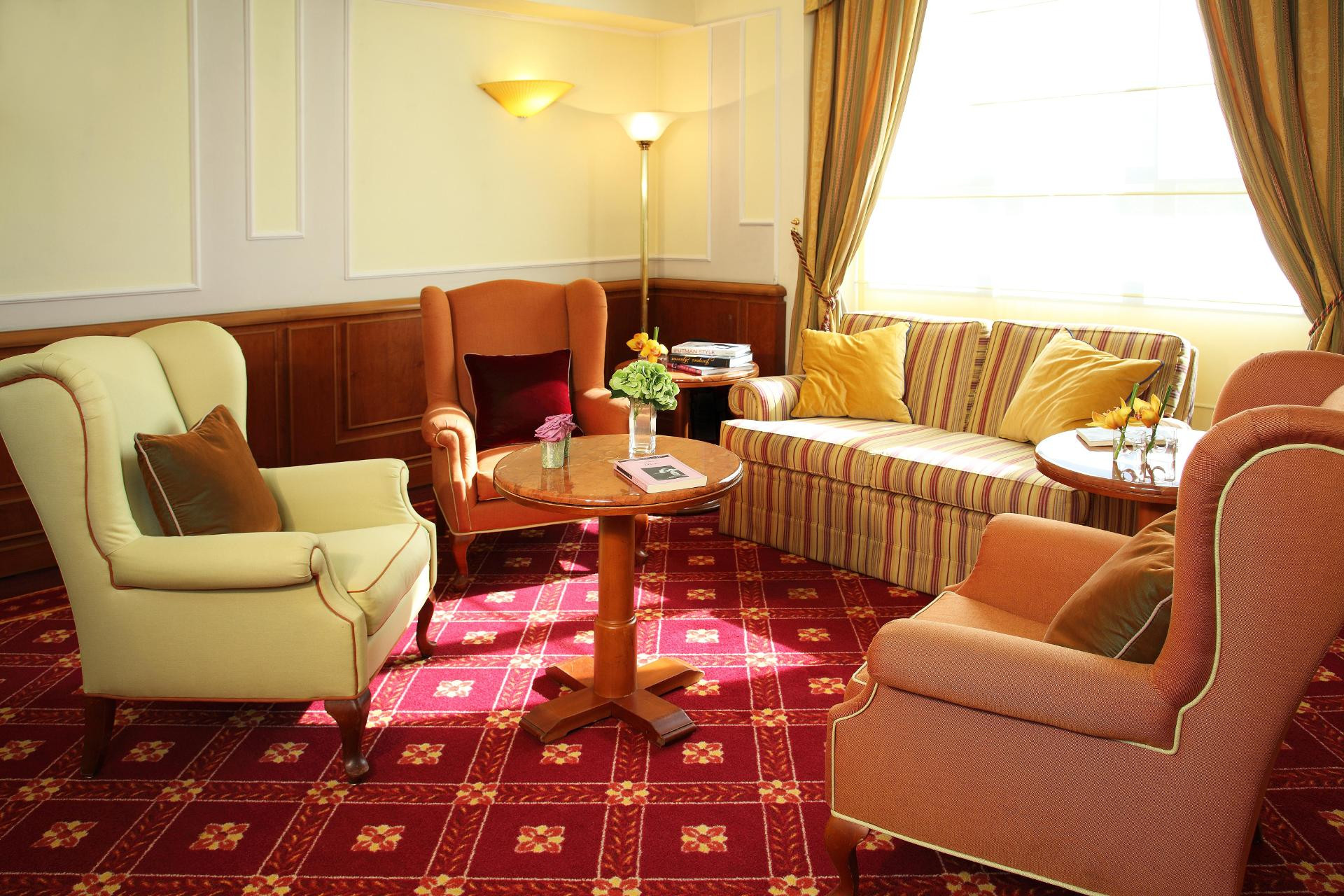 Vista Lobby Starhotels Business Palace