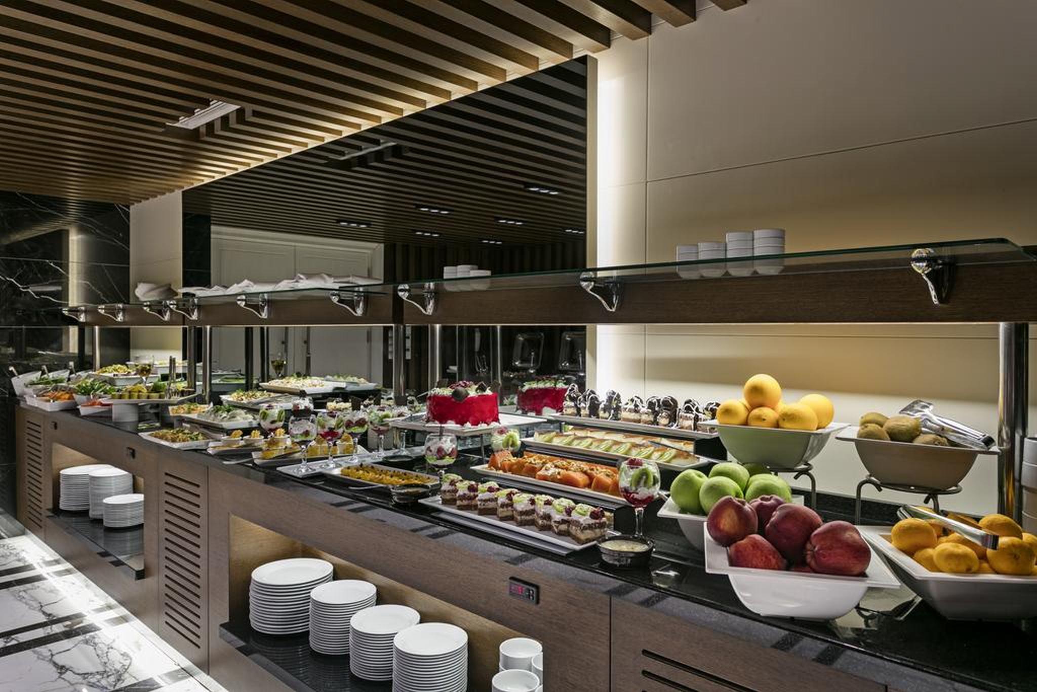 Restaurant B Business Hotel & Spa