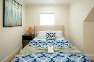 Renta Vacacional - Cozy 3BR Boston Apt • Pet-Friendly w/ Parking • Red Line & I-93 Access 80/3