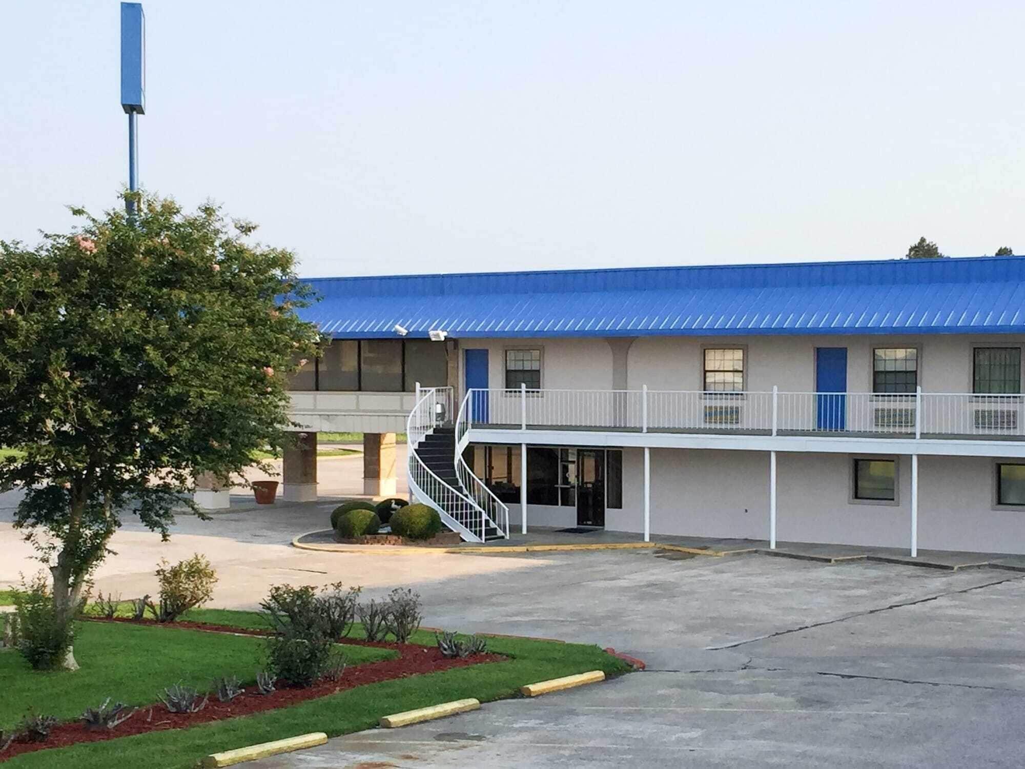 Vista Exterior Motel 6 Winnie, TX