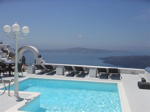 Vista da piscina Nomikos Villas