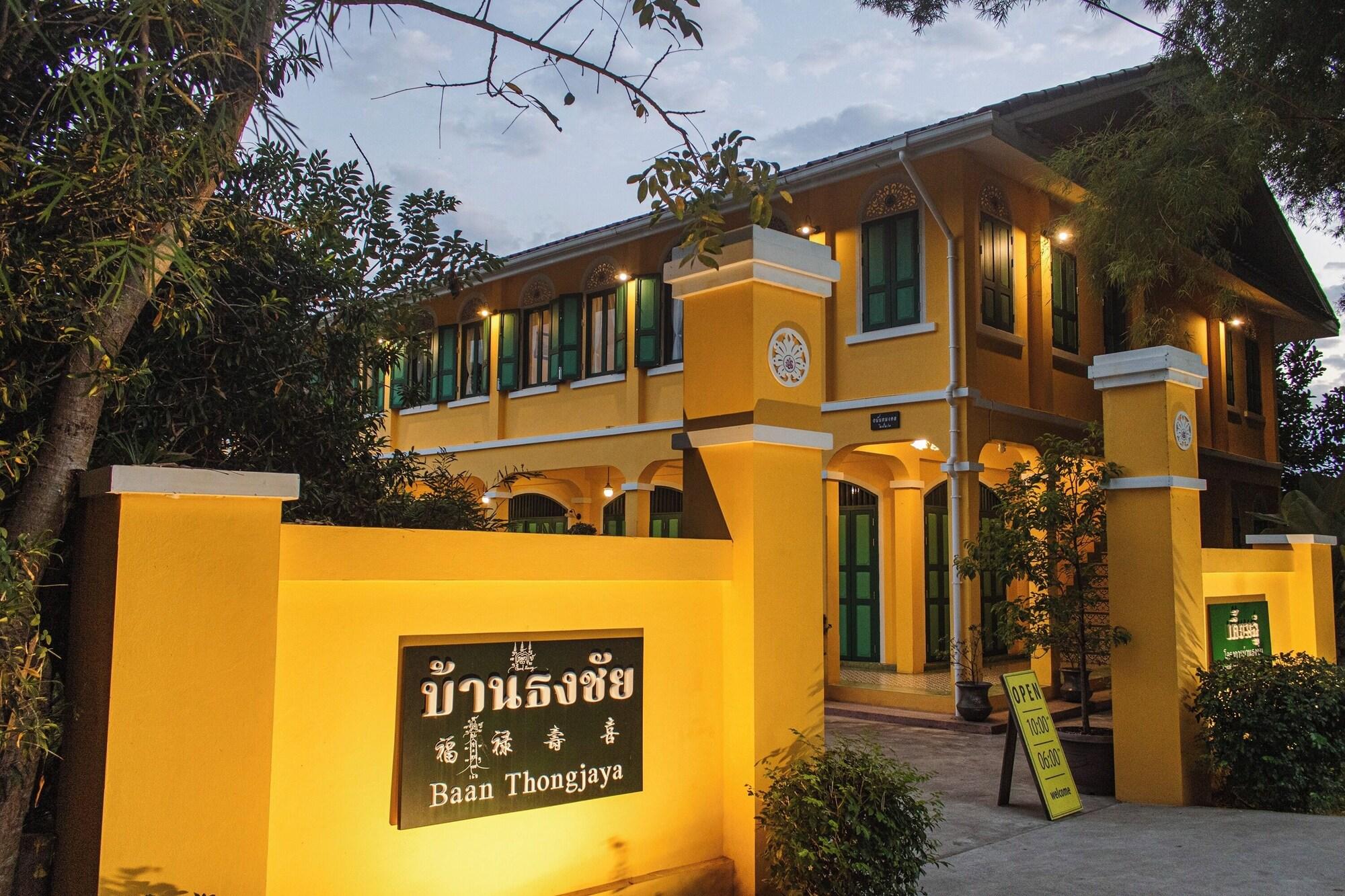 Varios Bhirom At Baan Thongjaya