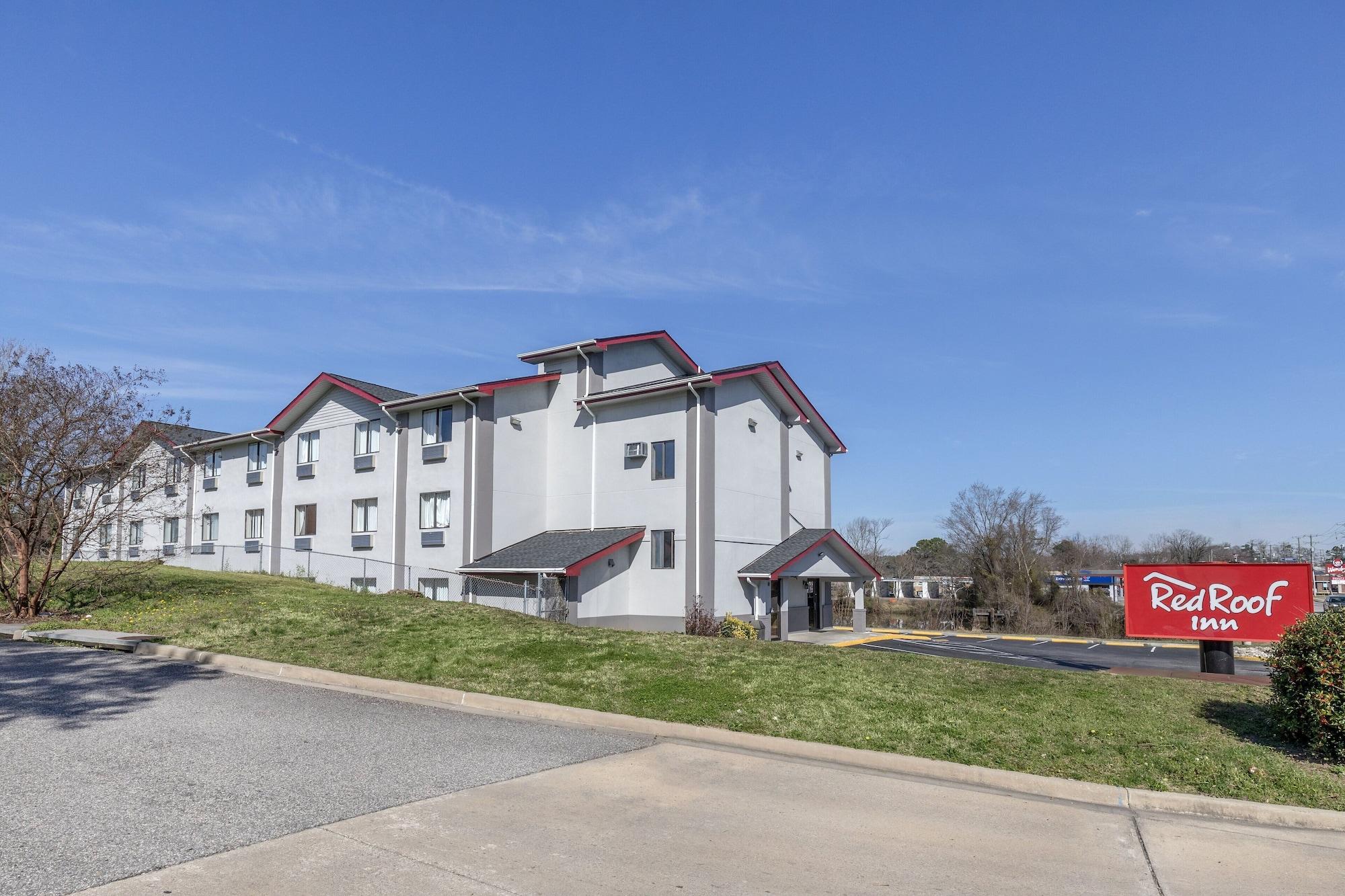 Varios Red Roof Inn Suffolk