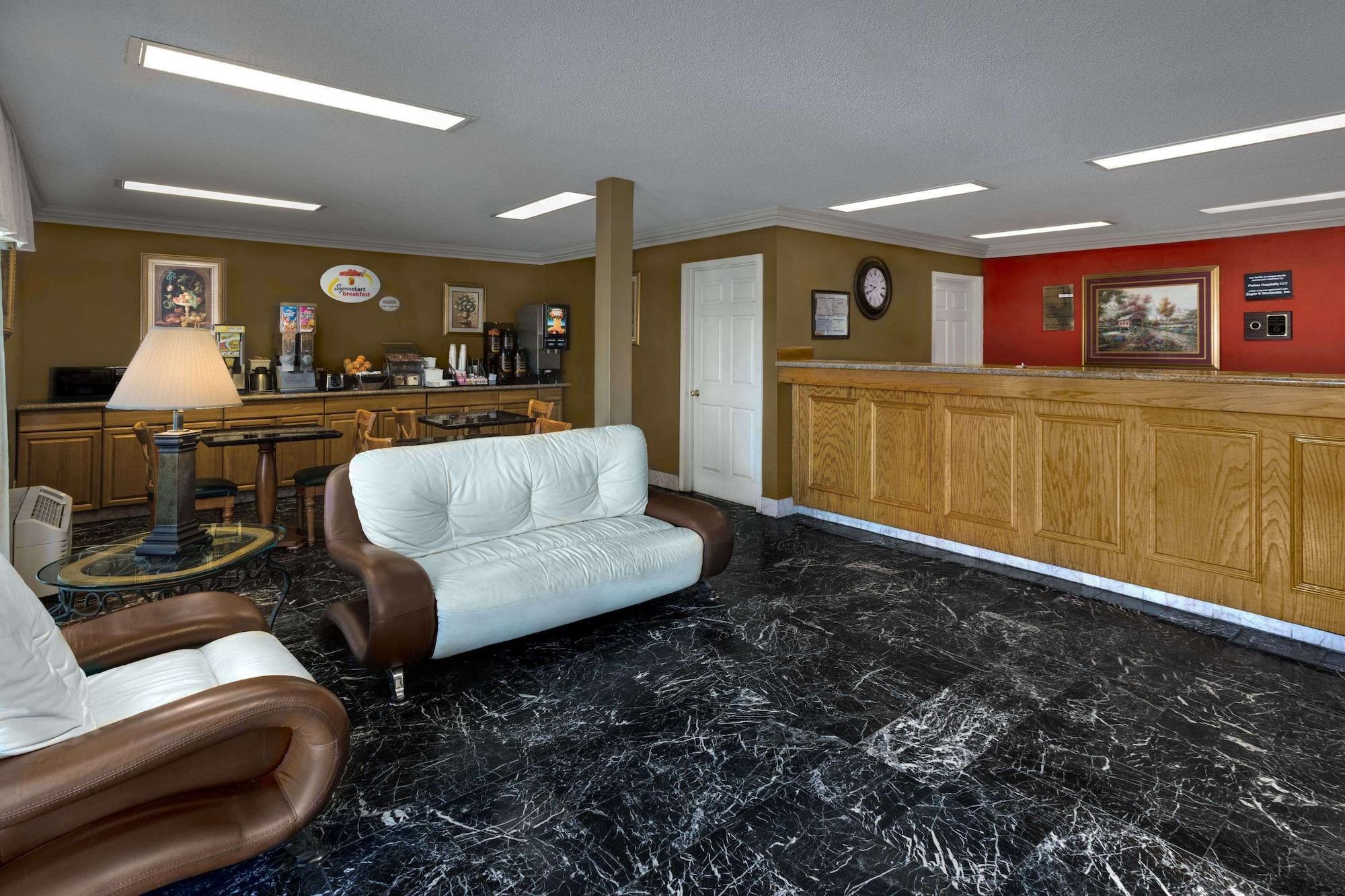 Vista Lobby Super 8 by Wyndham Breaux Bridge