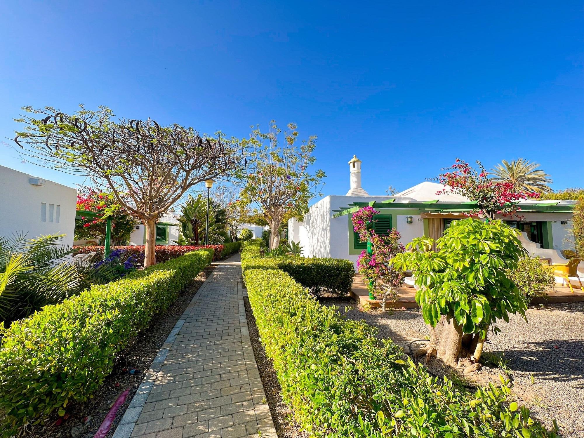 Vista Exterior Bungalows Cordial Sandy Golf