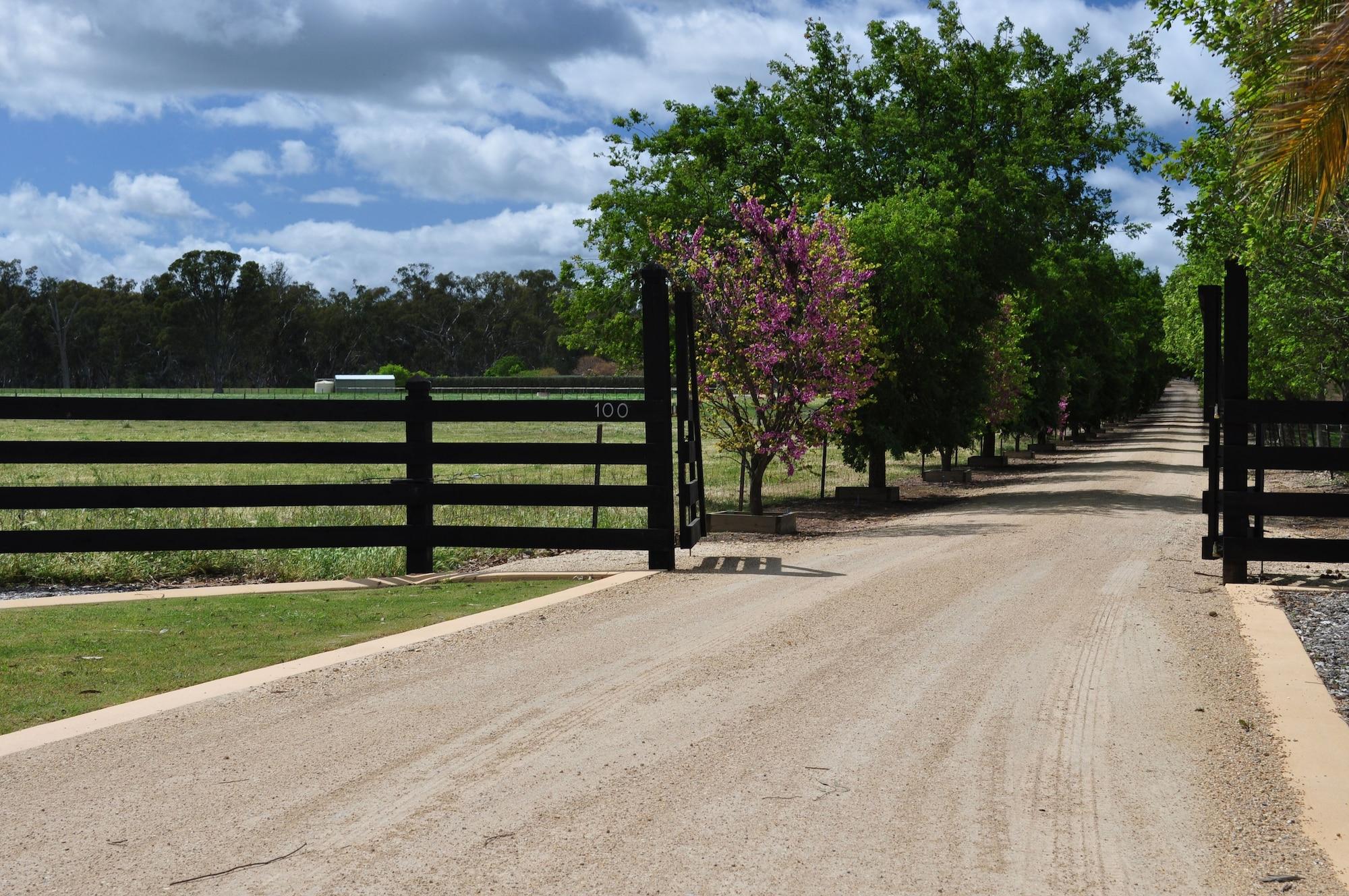 Vista Exterior Tokemata Retreat
