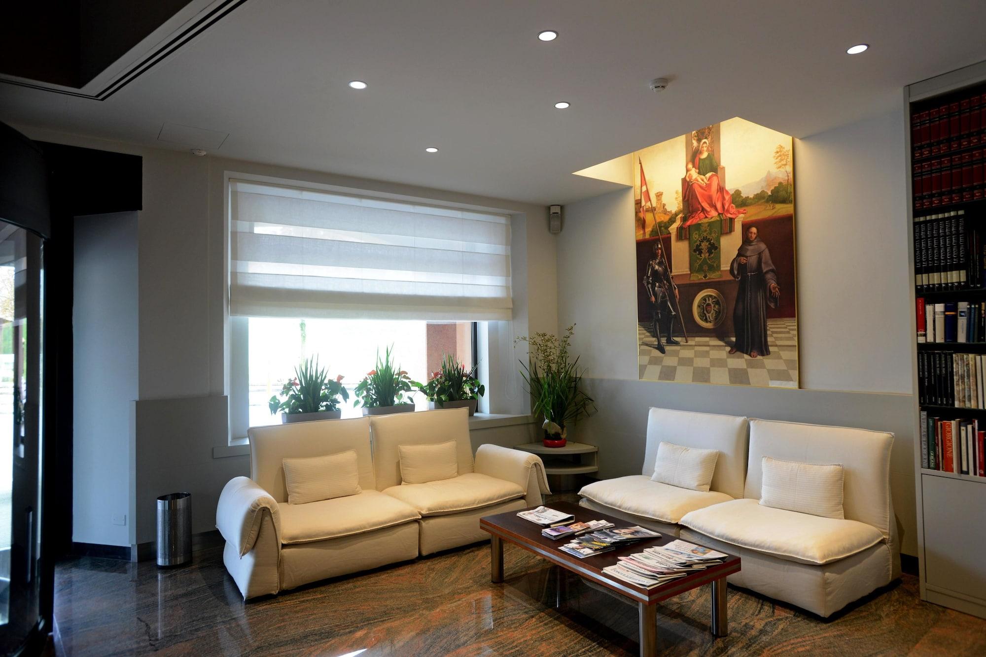 Vista Lobby Albergo Roma, BW Signature Collection