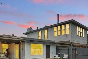 Alquiler Vacacional - Spacious 5BR 3BA Retreat With Pool & Hot Tub