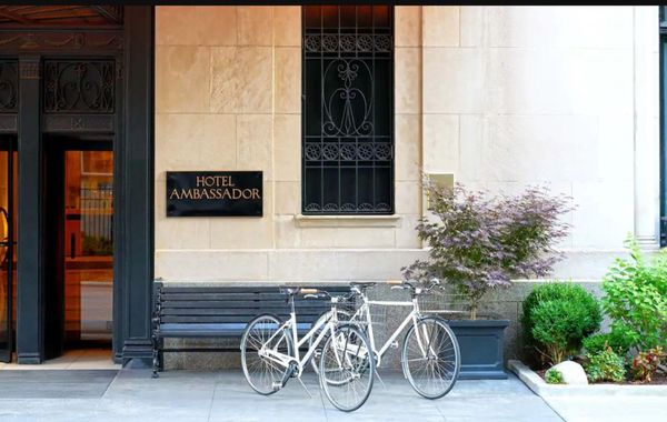 The Chicago Hotel Collection Ambassador Gold Coast