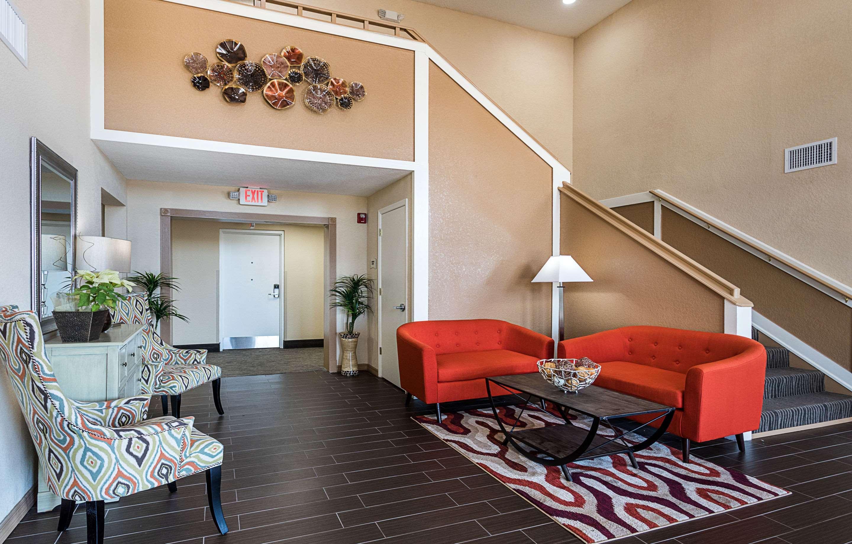 Vista Lobby Quality Inn & Suites Heritage Park