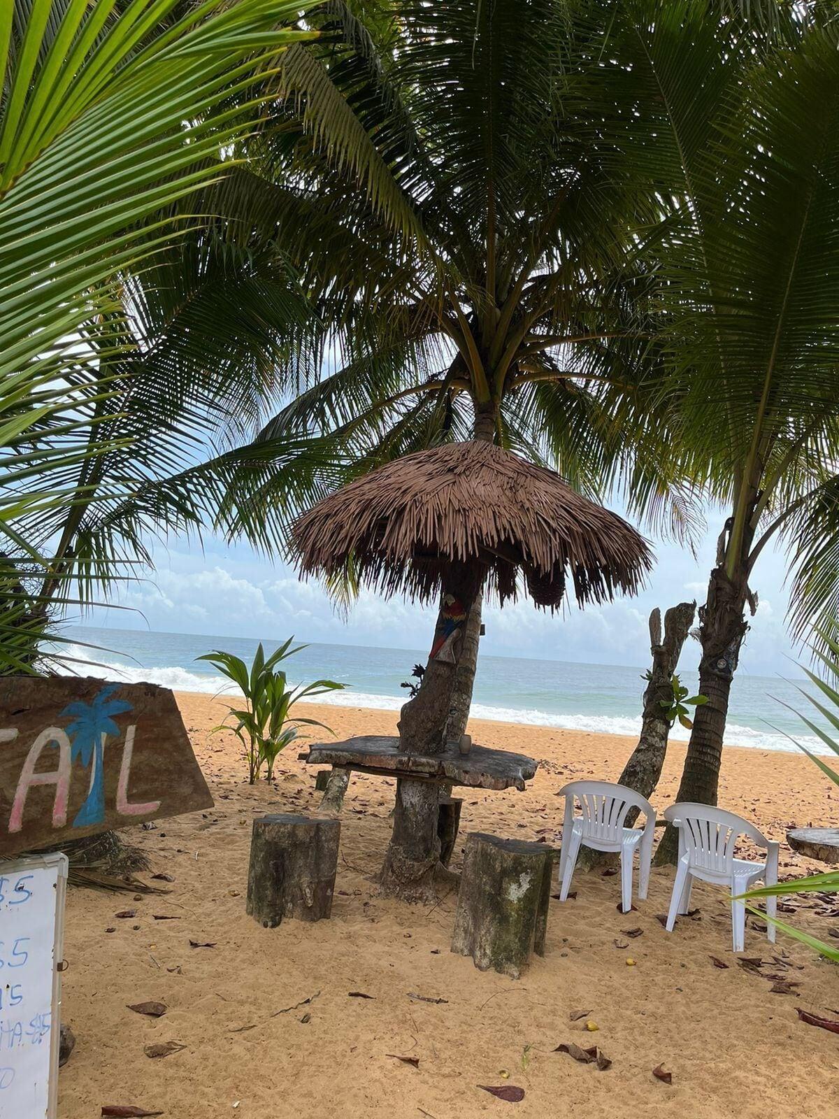 Playa Playa Bluff Hotel