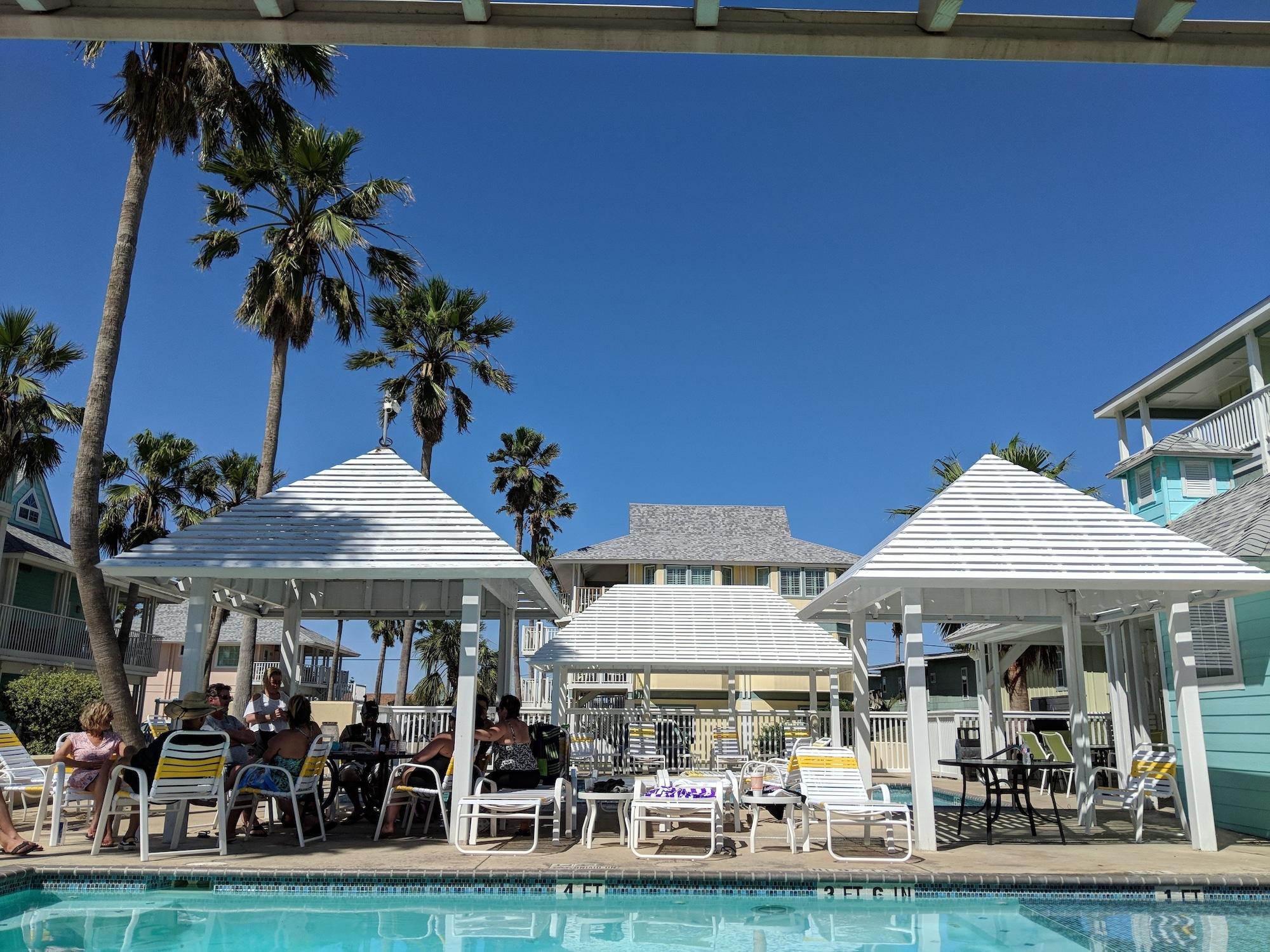 Vista Piscina Seashell Village Resort near the beach with kitchens
