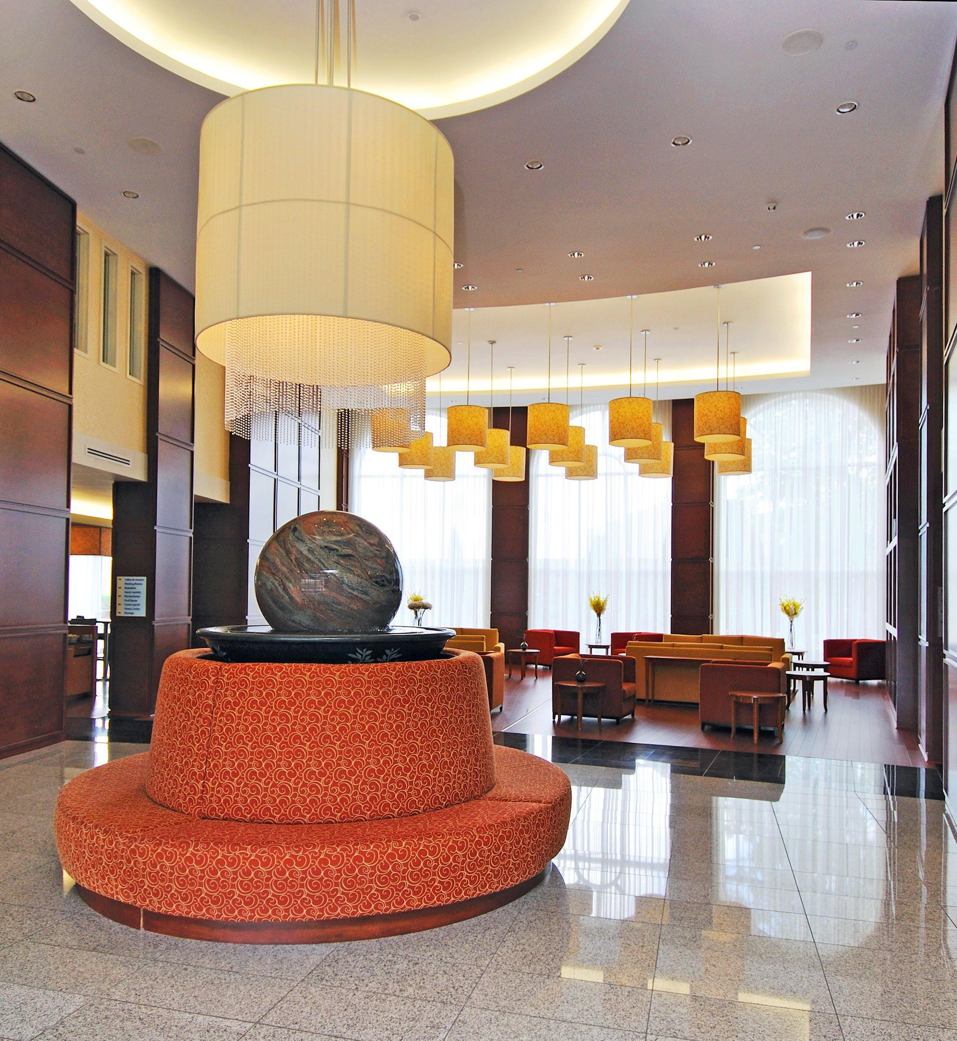 Vista Lobby Holiday Inn Hotel & Suites Montreal Airport by IHG