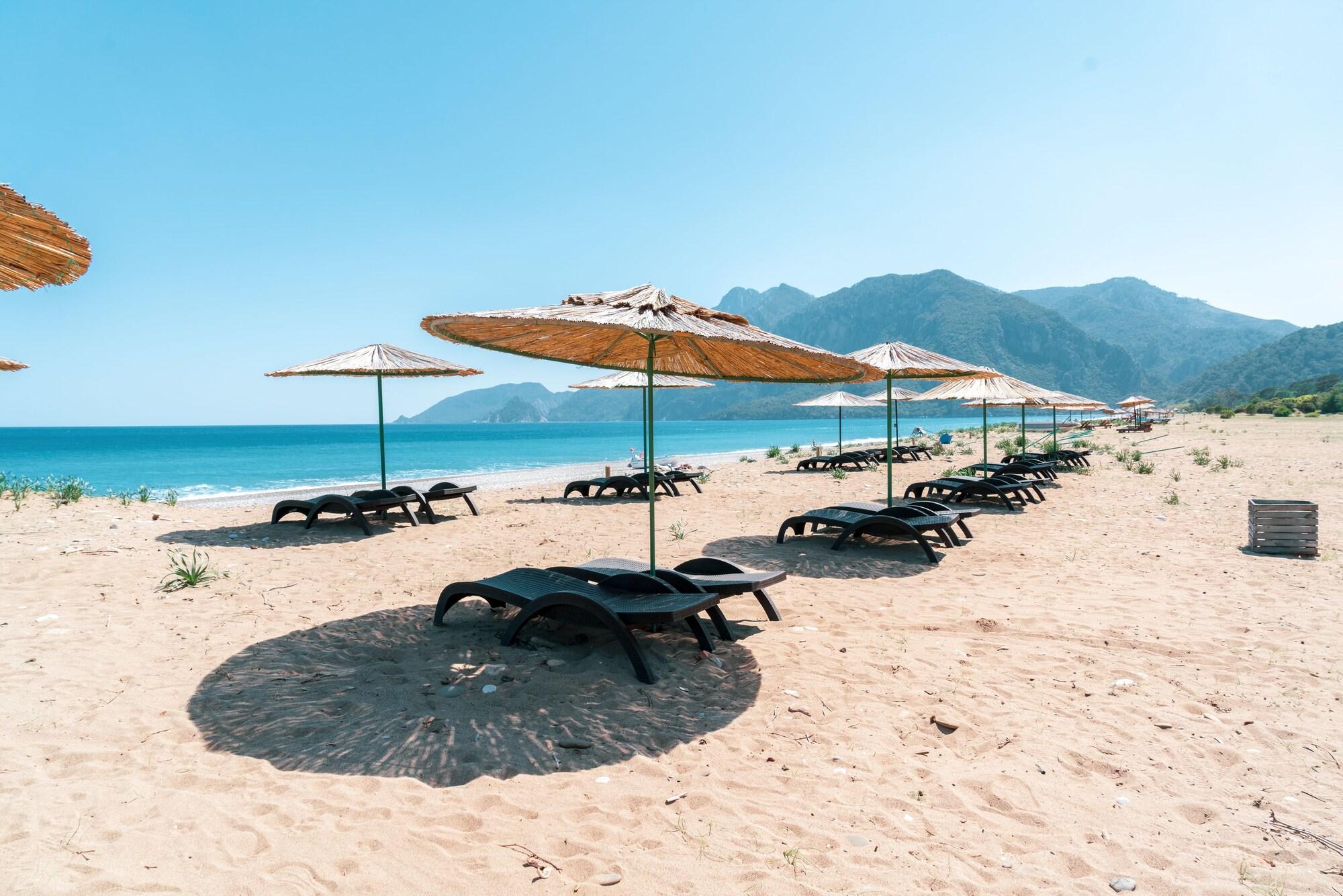Playa Etenna Beach Bungalows