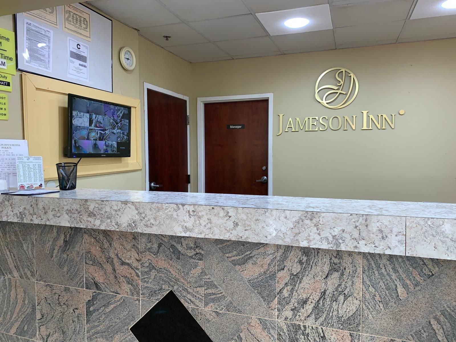 Vista Lobby Jameson Inn Conyers