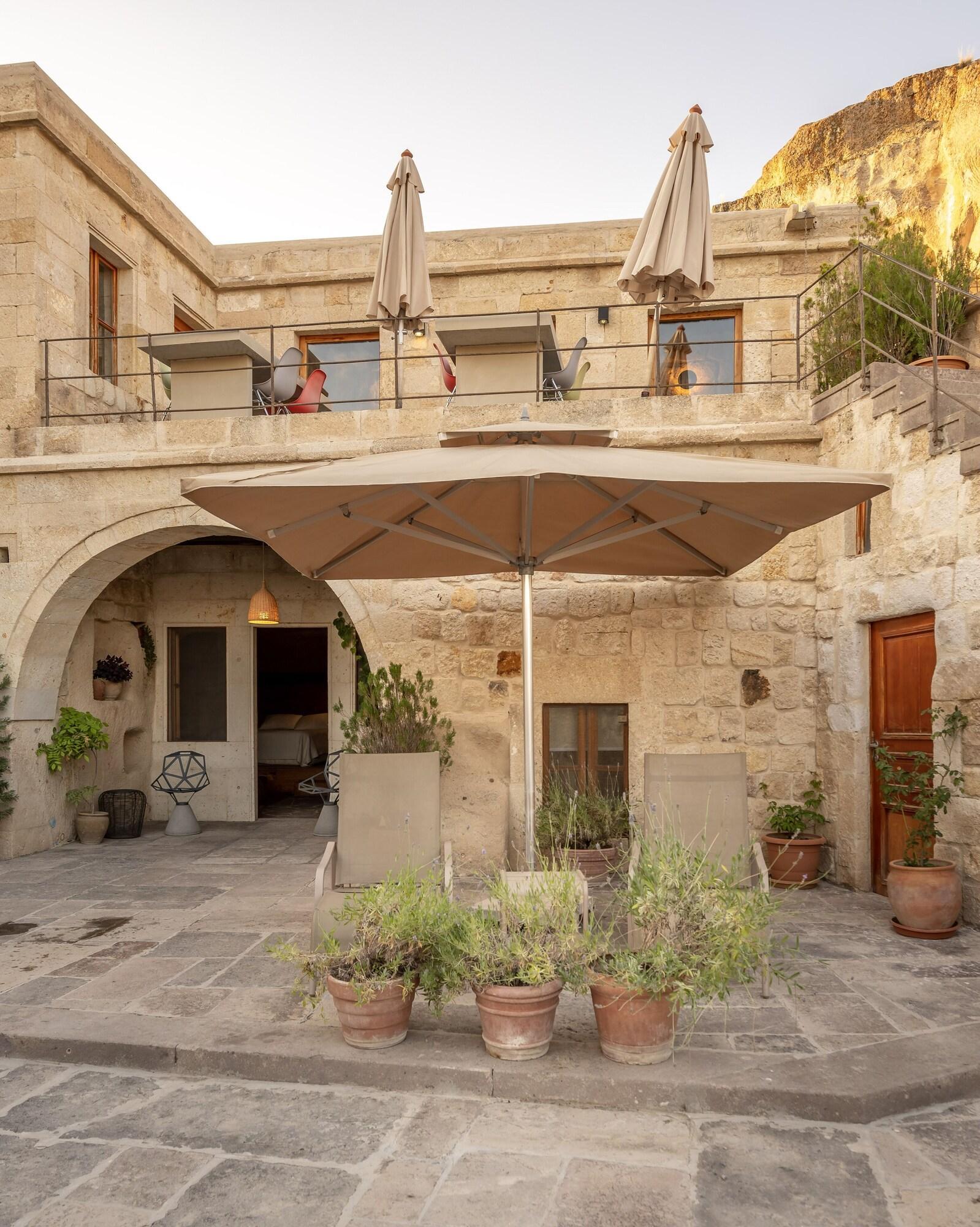 Vista Lobby Serinn House