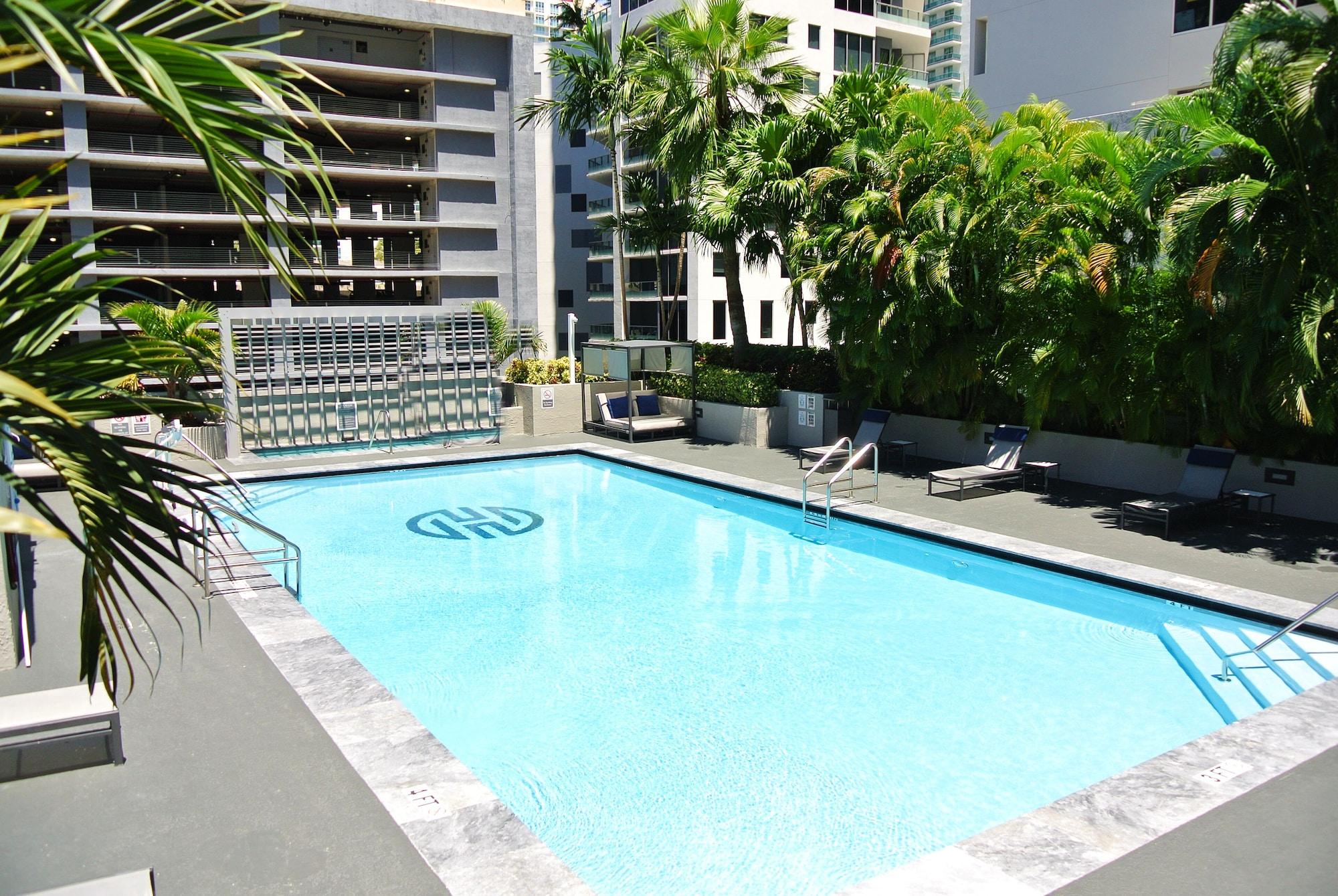Vista Piscina Fortune House Hotel Suites