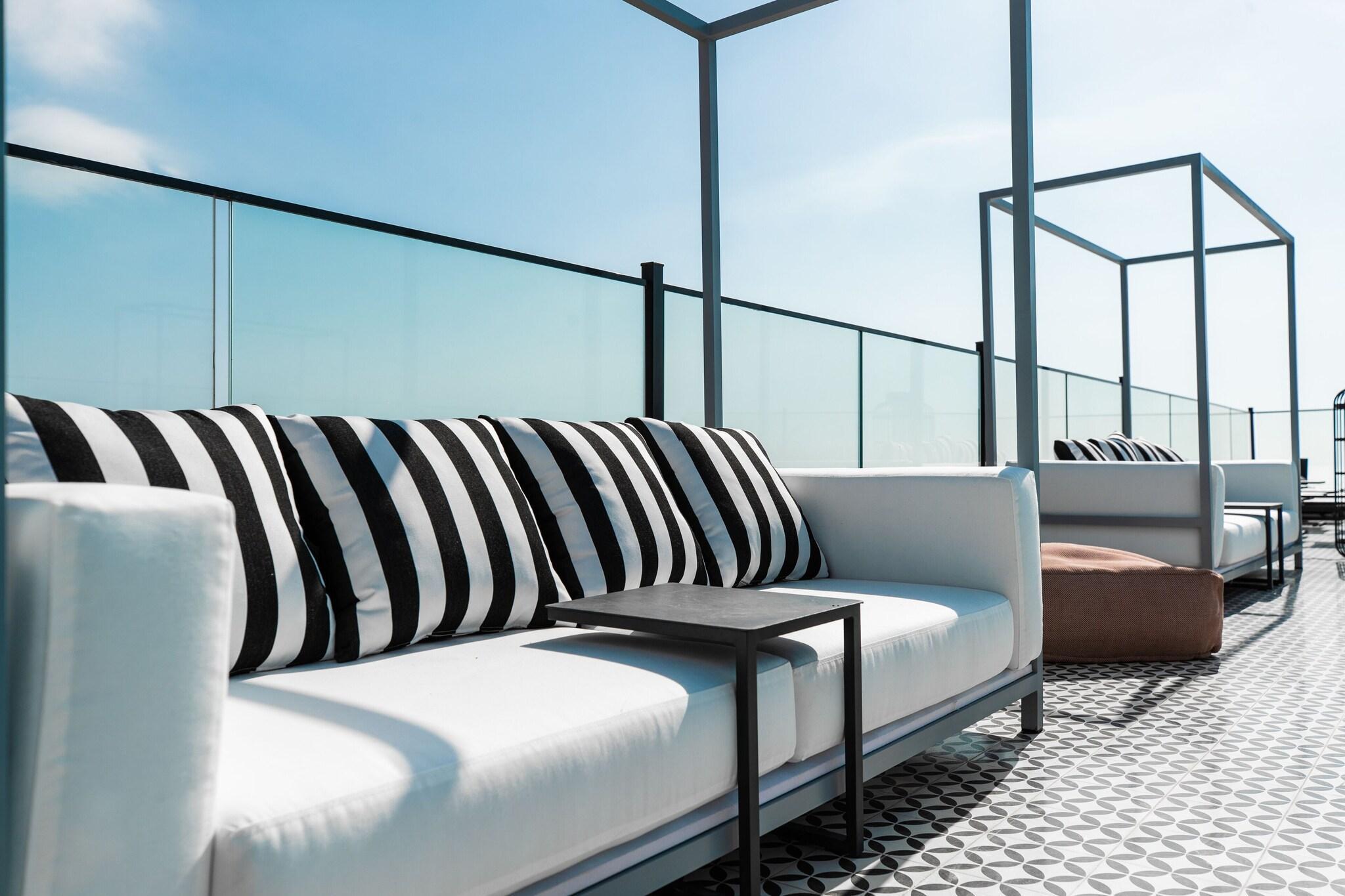 Vista Piscina Be Batroun Beach Hotel