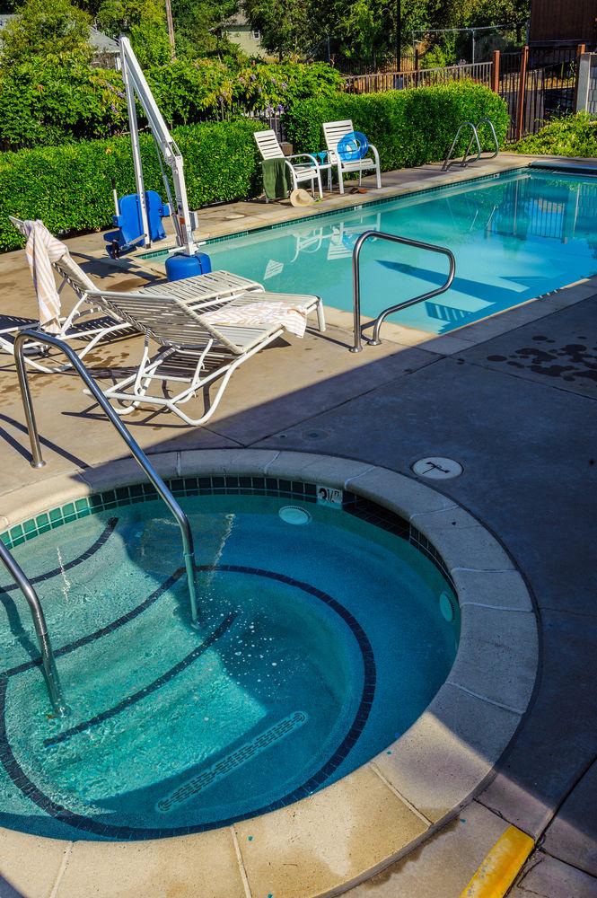 Vista Piscina Grass Valley Courtyard Suites