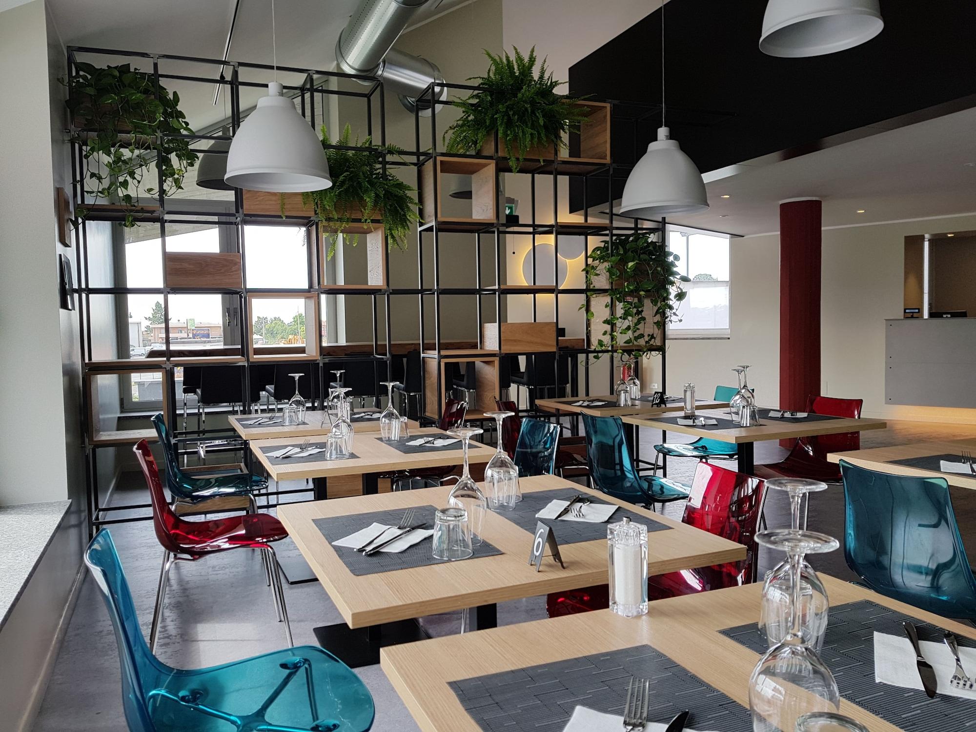 Bar/Salón Hotel Oleggio Malpensa