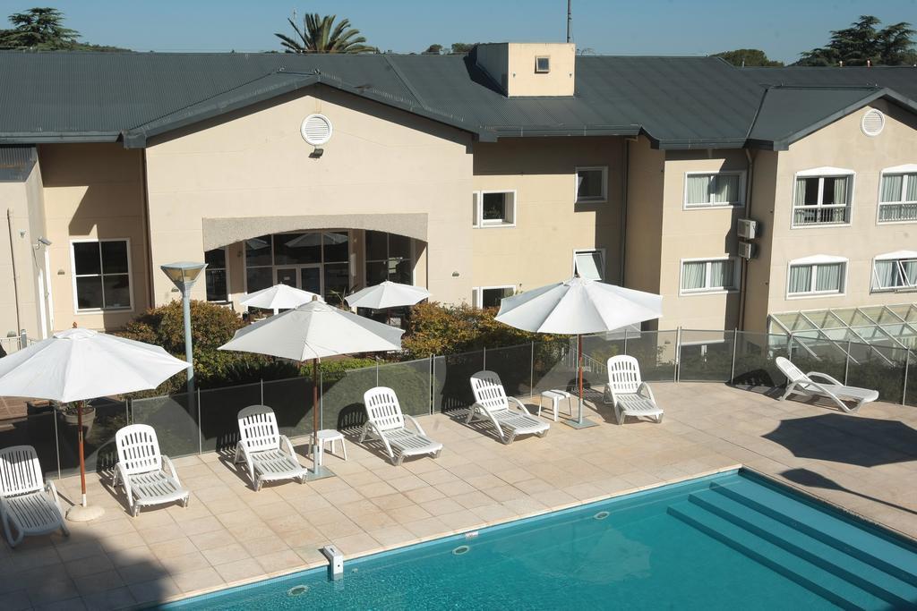 Vista Piscina Howard Johnson By Wyndham Rio Ceballos
