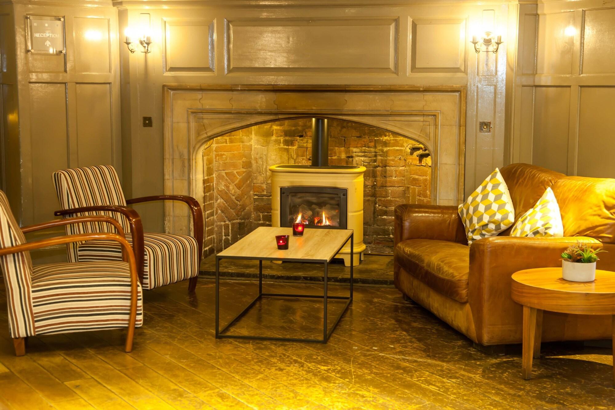 Vista Lobby Warwick Arms Hotel