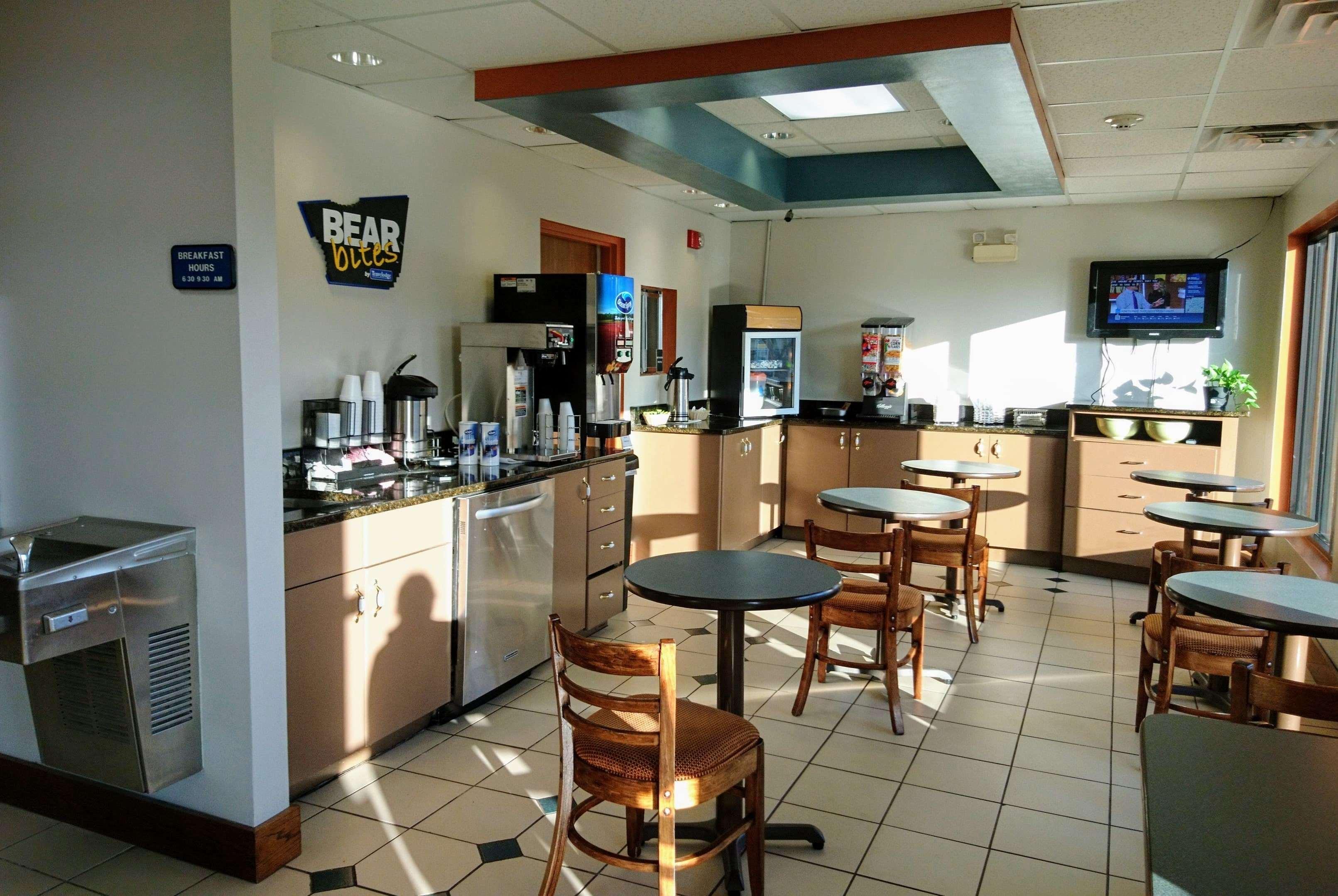 Restaurant Travelodge by Wyndham Knoxville East