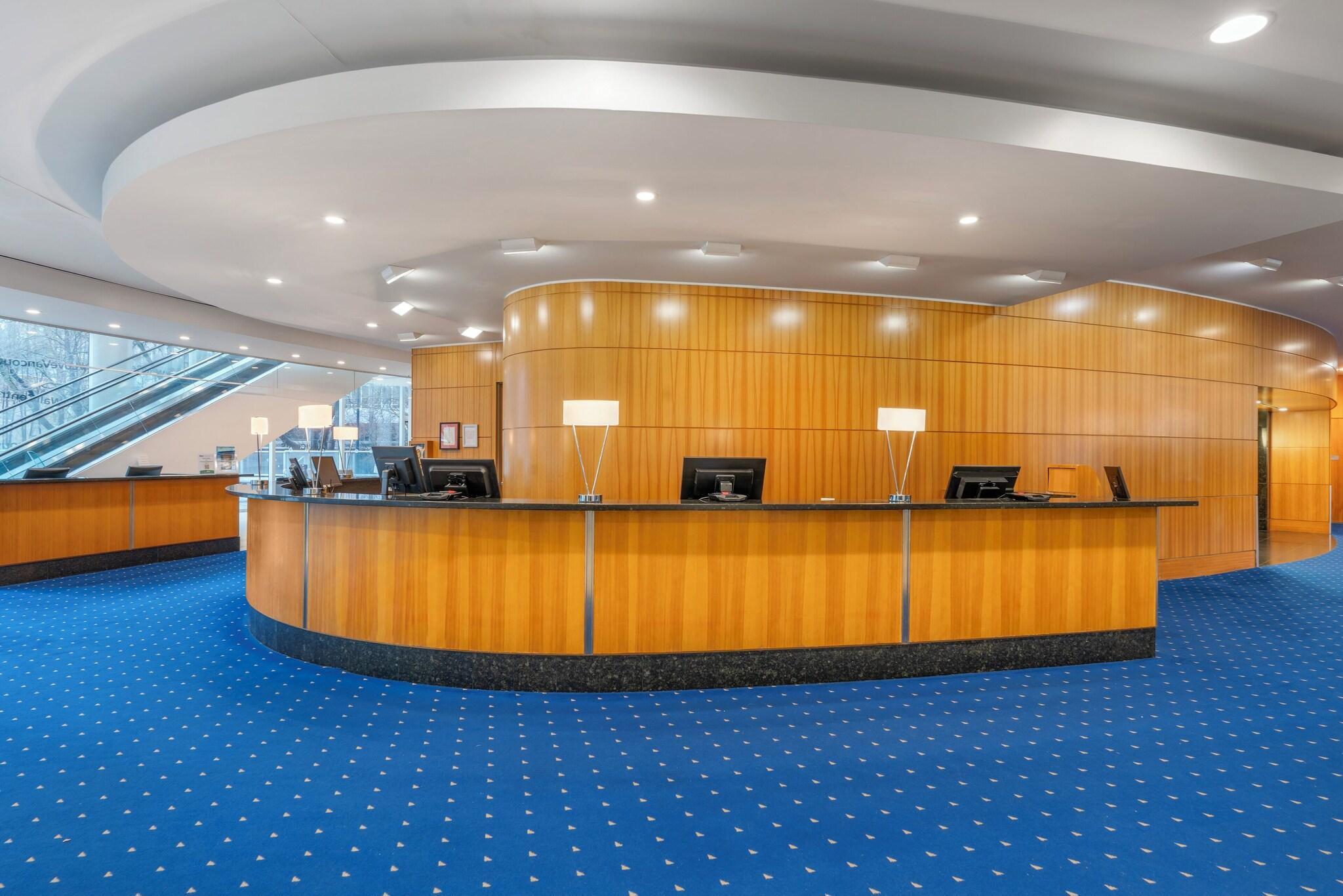 Vista Lobby Embarc Vancouver