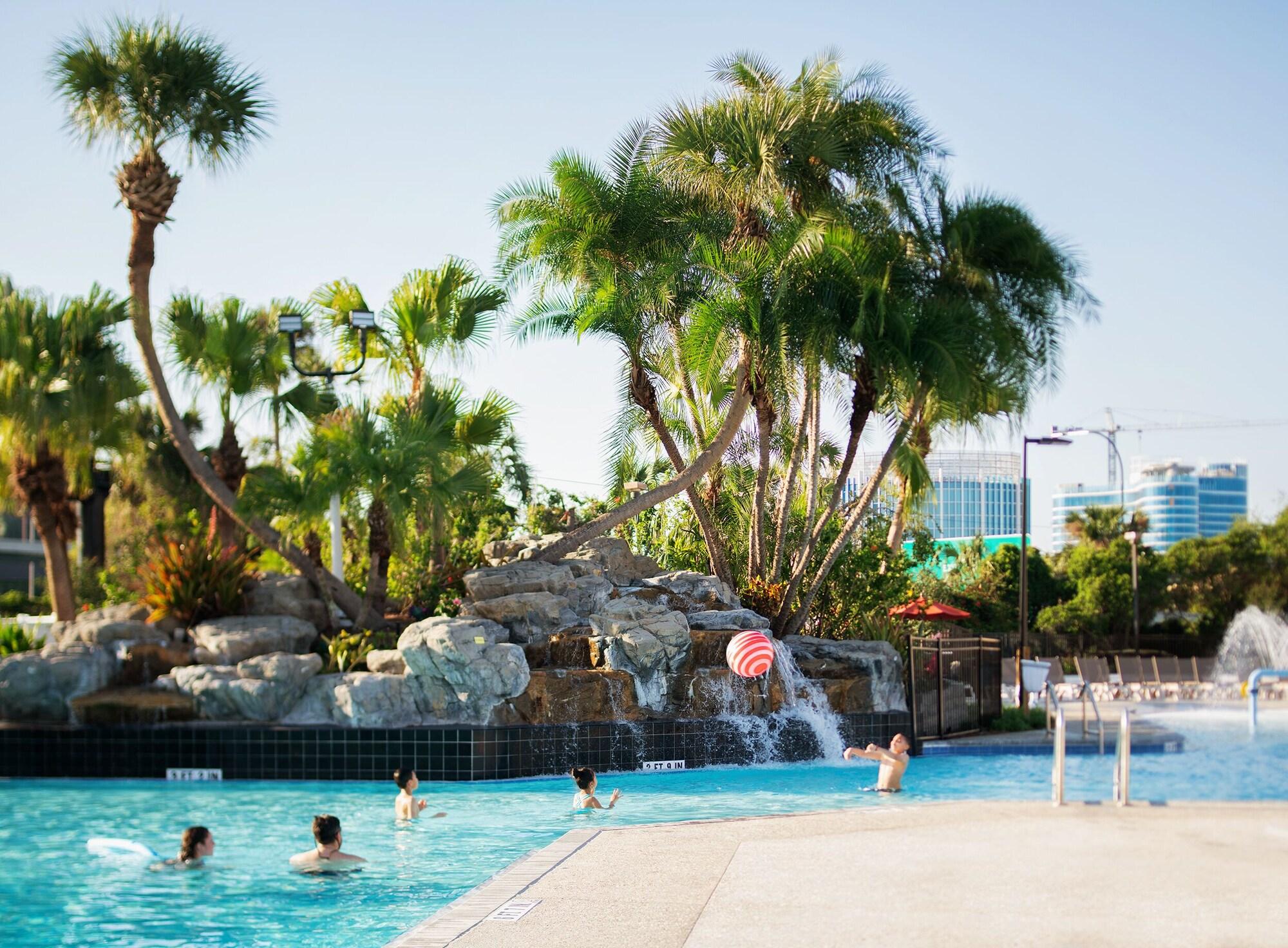 Vista Piscina Avanti Palms Resort & Conference Center
