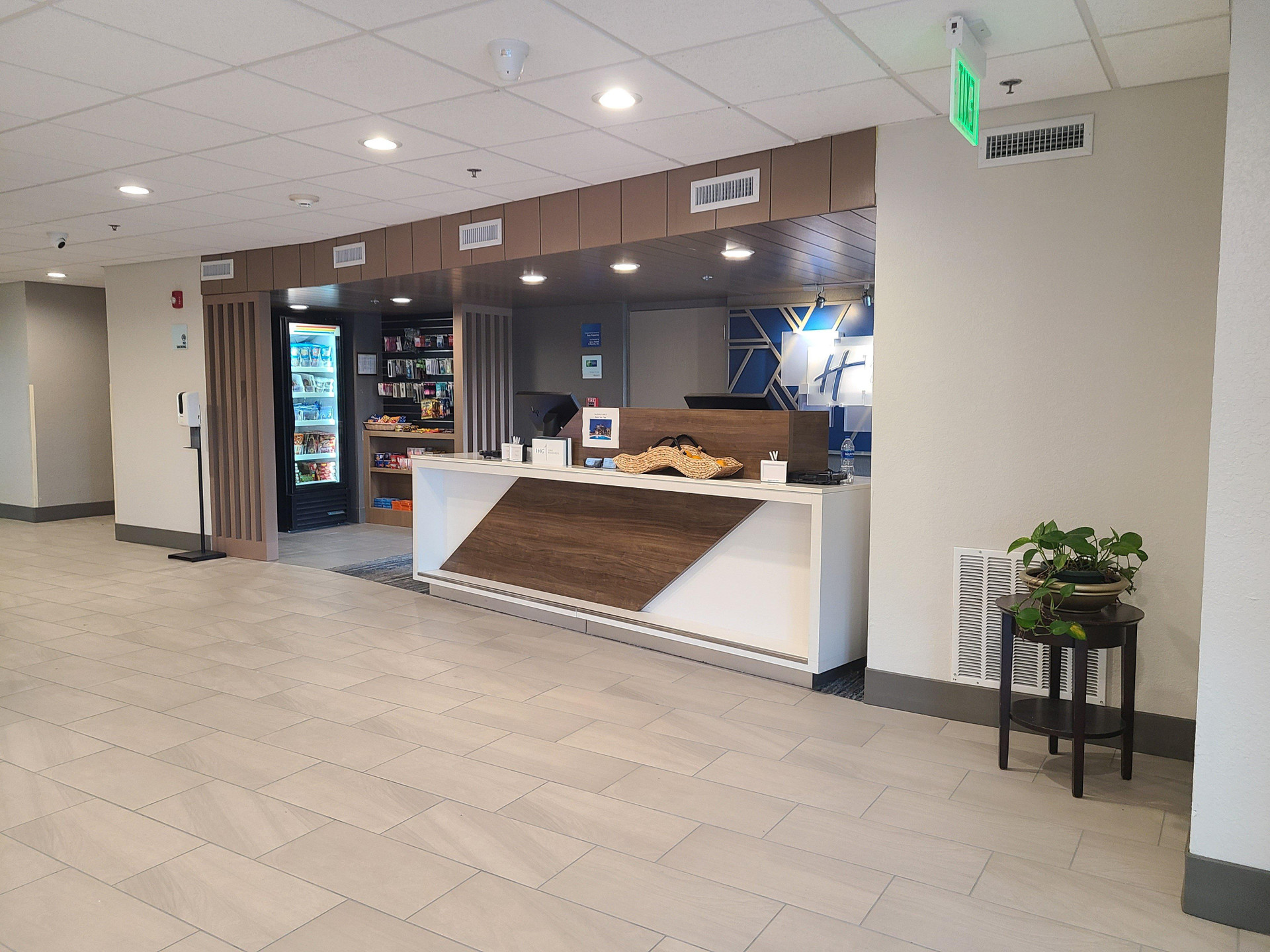 Vista Lobby Holiday Inn Express & Suites Ft. Lauderdale N - Exec Airport by IHG