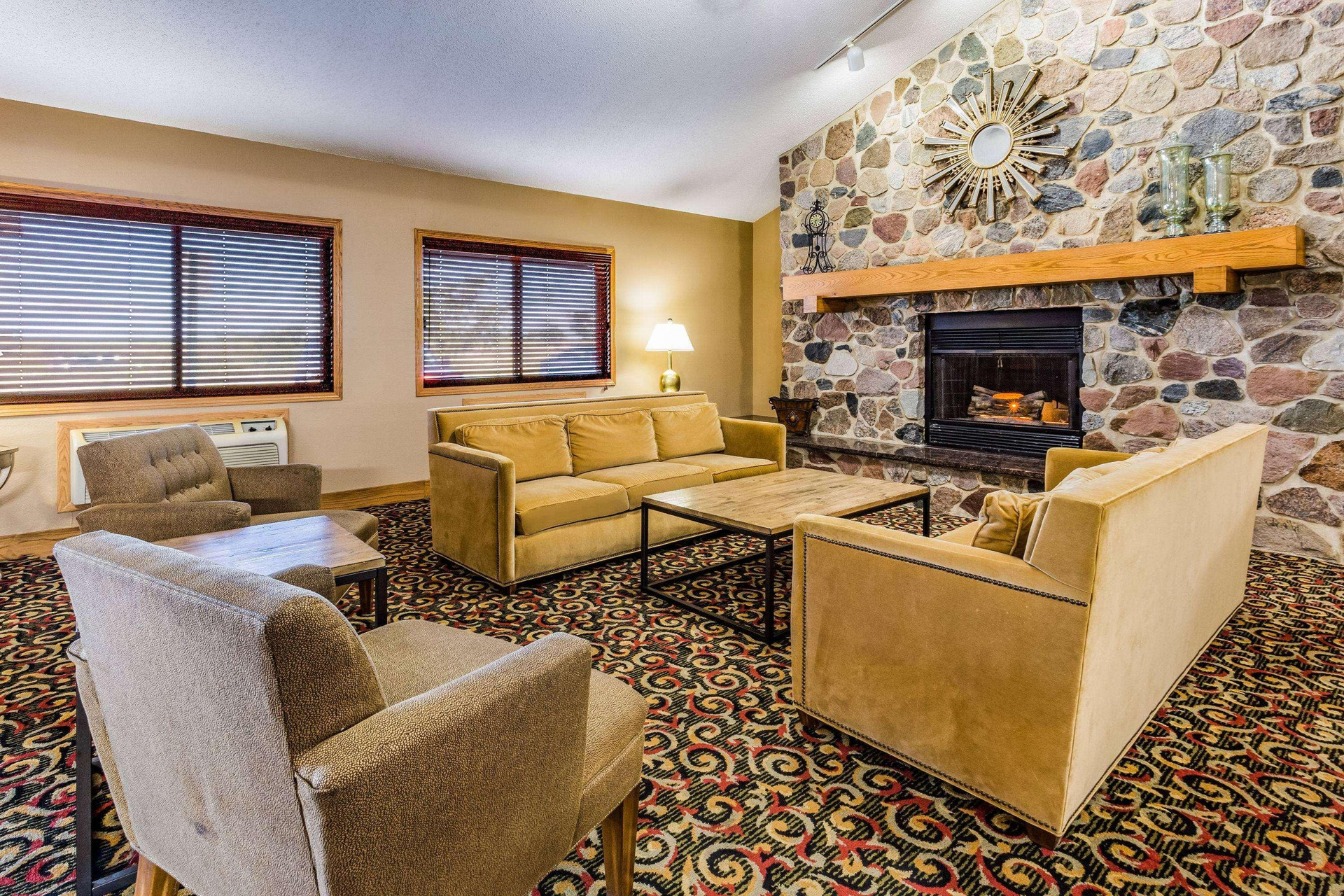 Vista Lobby AmericInn by Wyndham Blue Earth