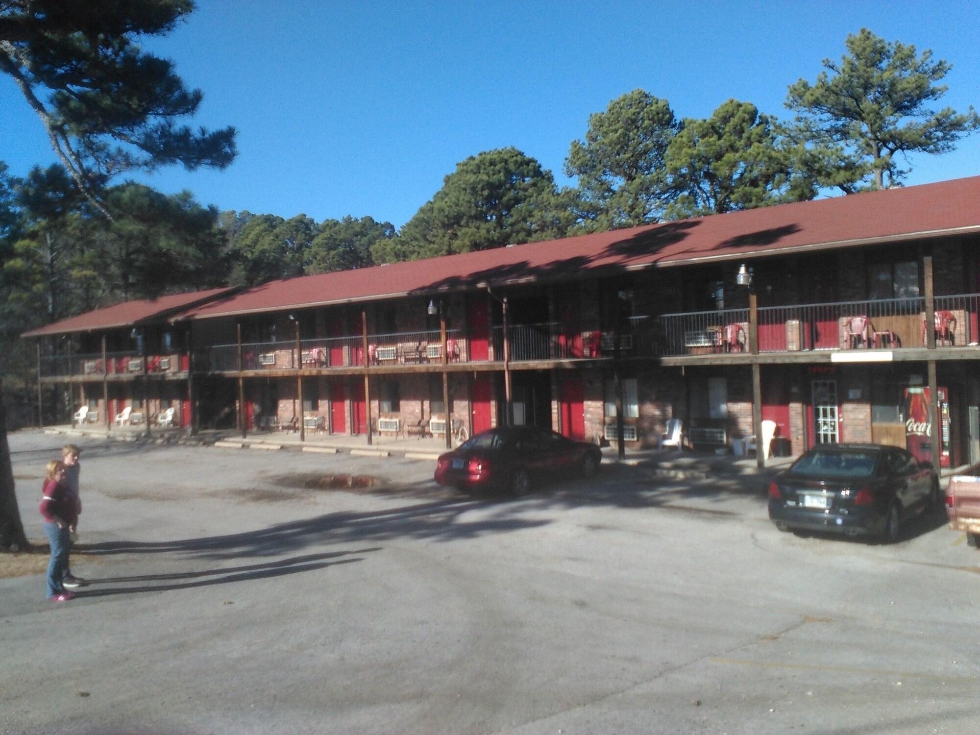 Varios The Razorback Lodge