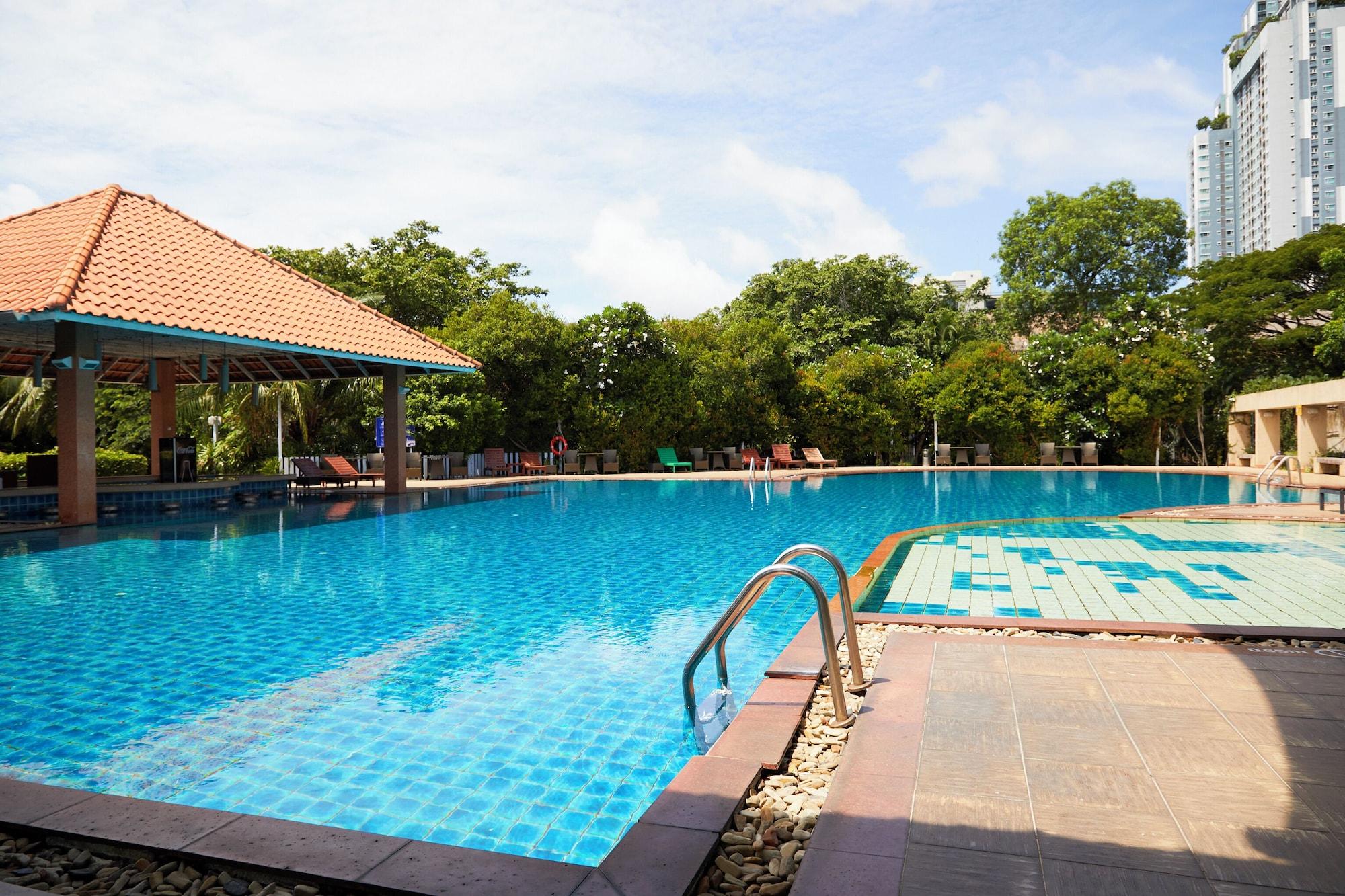 Vista Piscina The Leela Resort & Spa Pattaya