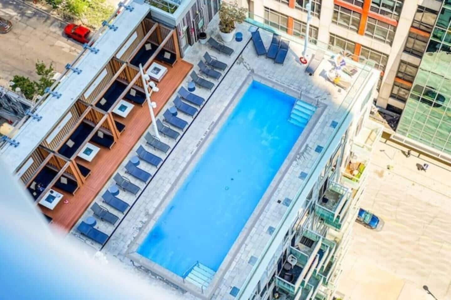 Vista Piscina The Ellison Suites - Downtown Toronto