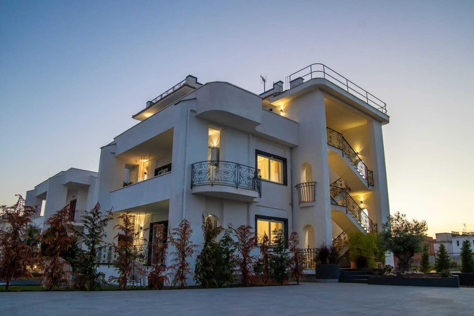 Varios Viroga suite apartments