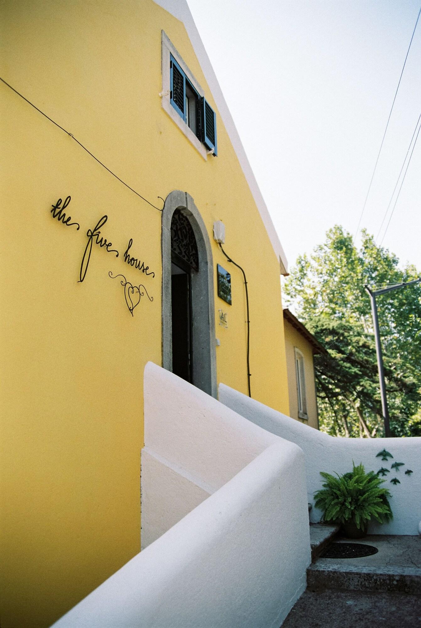 Varios The Five House