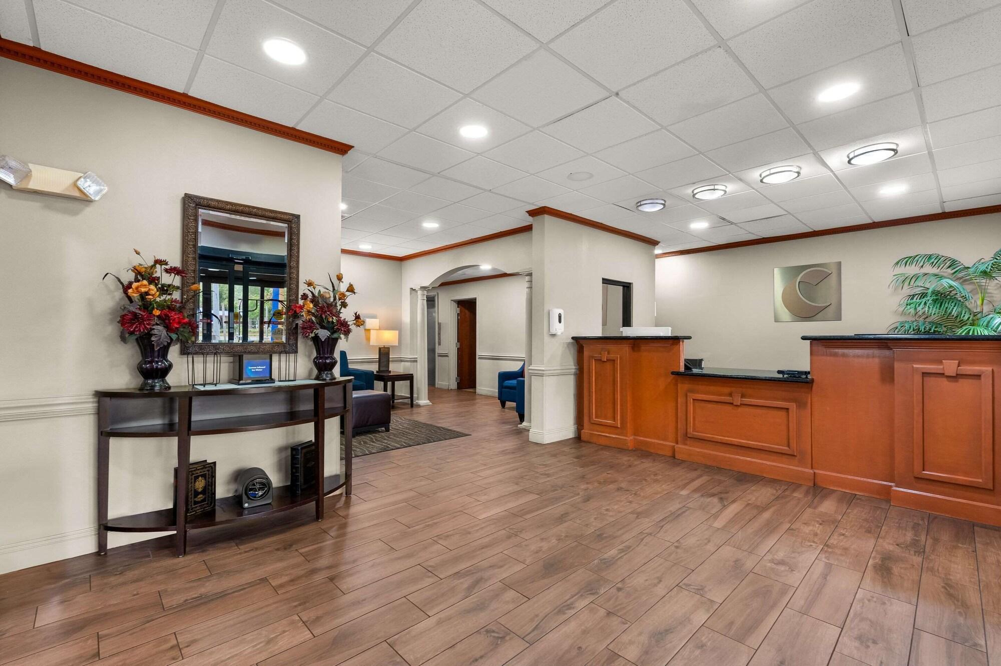 Vista Lobby Comfort Inn & Suites Chipley
