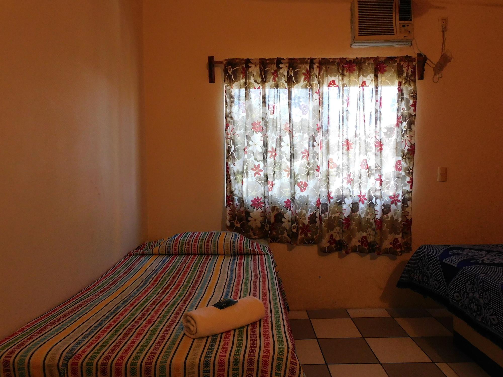 Habitación Casa de Huespedes Nayomi By Rotamundos