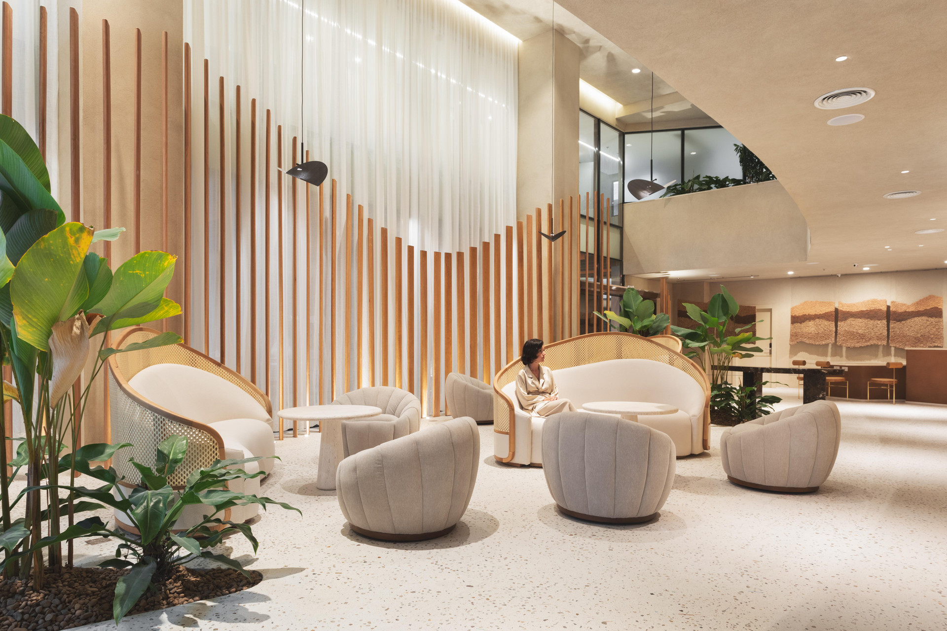 Vista Lobby Qoya Hotel Curitiba, Curio Collection by Hilton