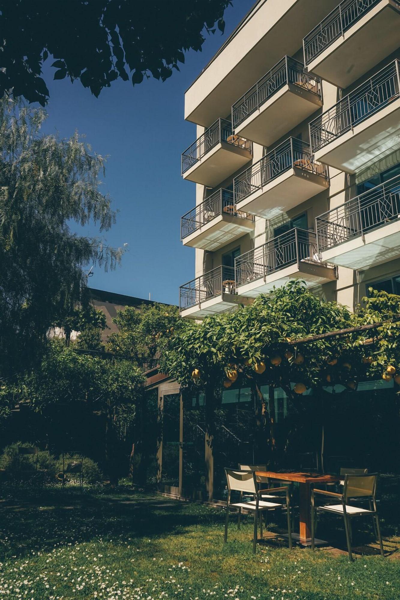 Varios Hotel Forum