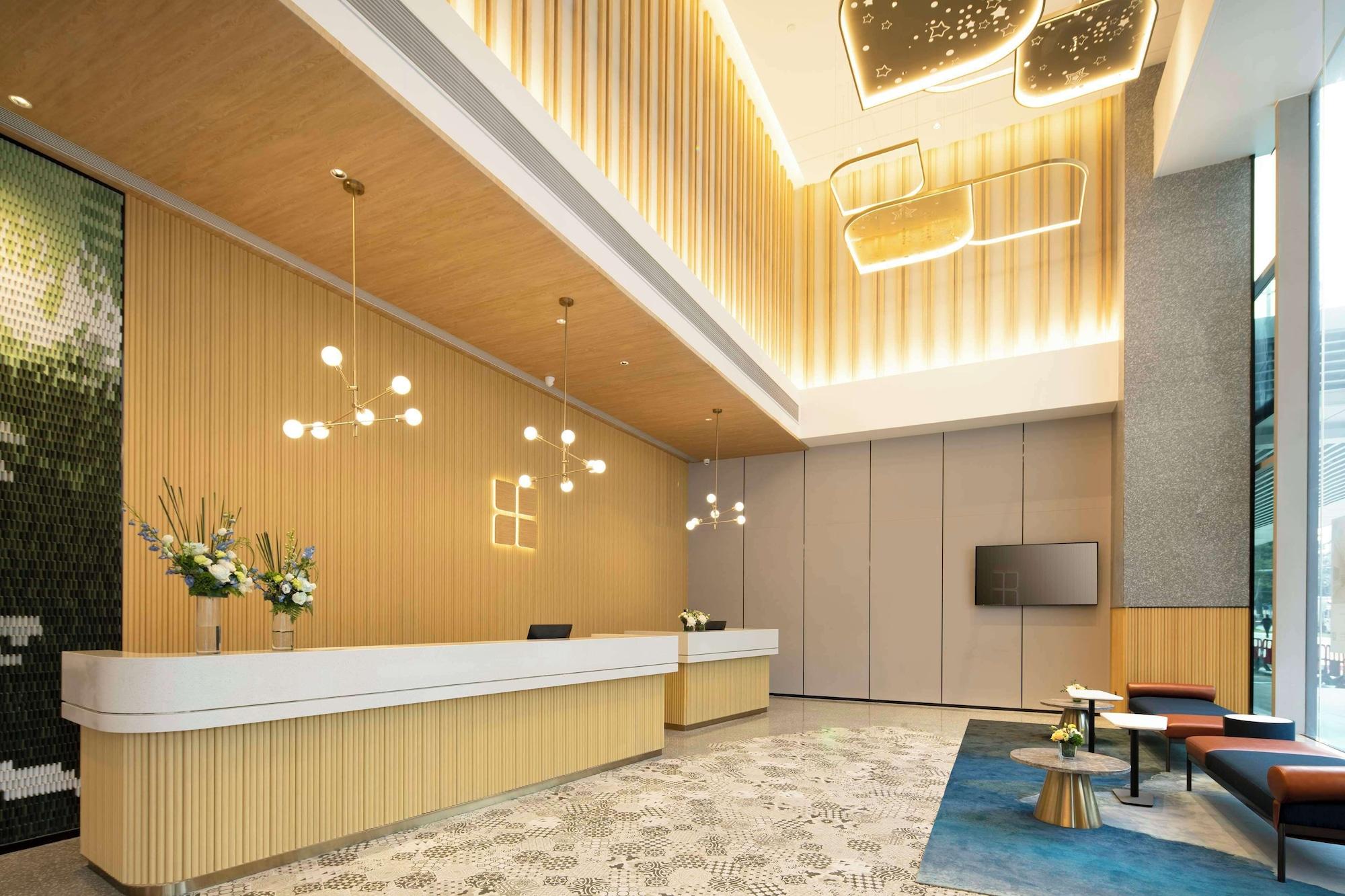 Vista Lobby Hilton Garden Inn Shenzhen Airport