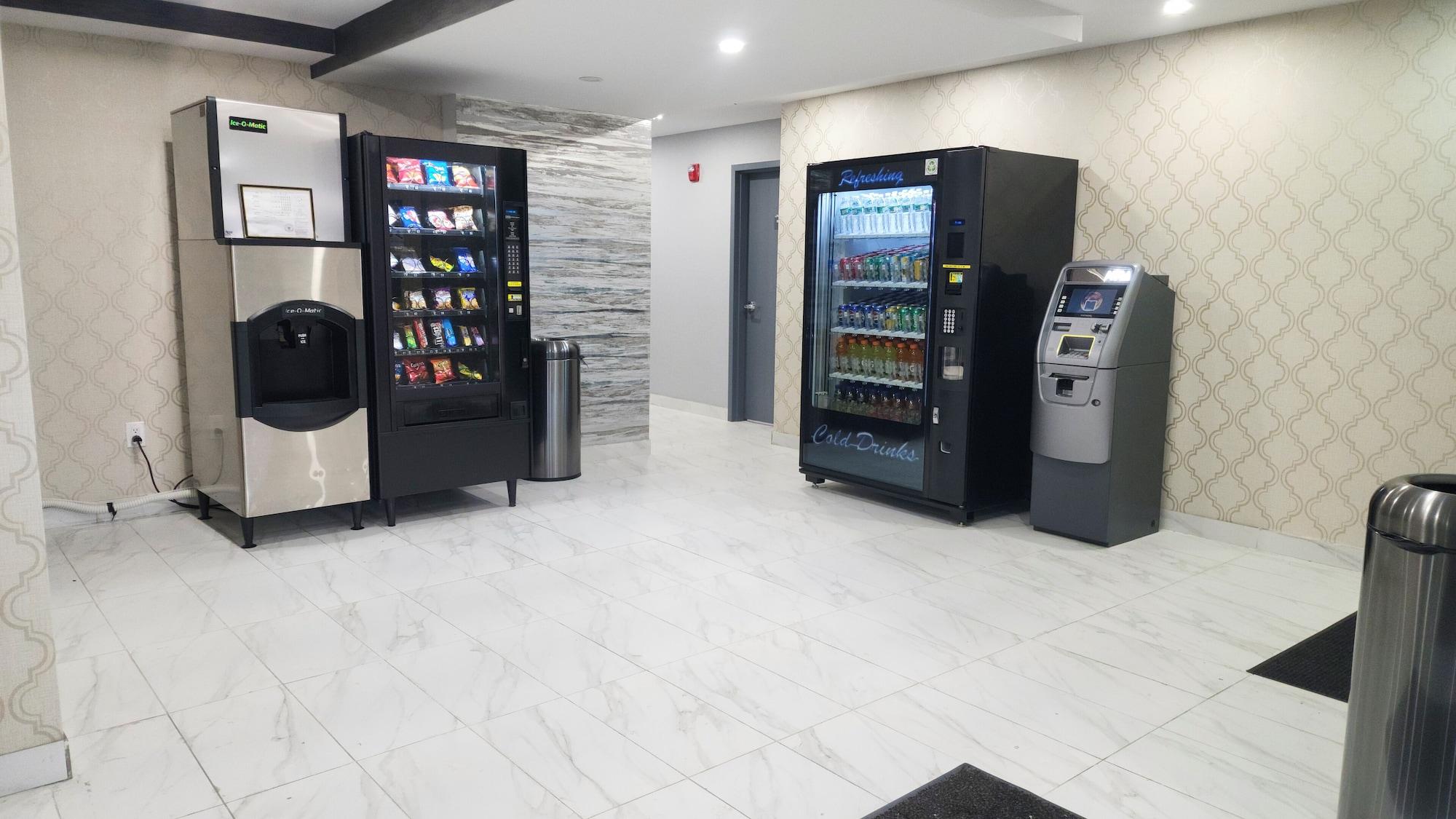 Vista Lobby HOTEL FUEGO BRONX