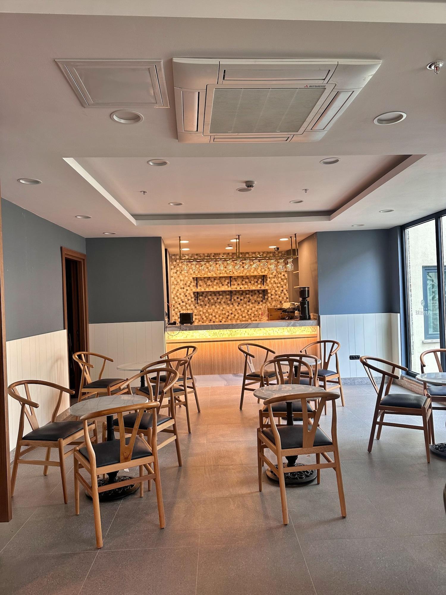 Bar/Salón Hotel Sapphire