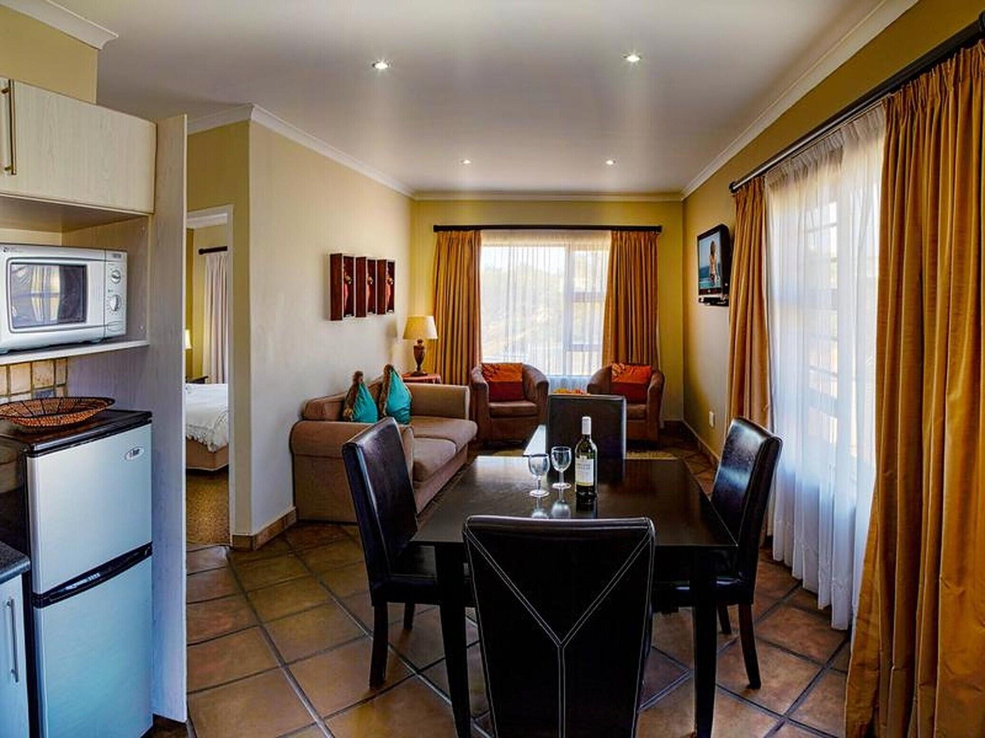 Sala de Reuniones Room in B&B - Peaceful Guest Room With Double bed and Kitchen, Near Port Elizabeth