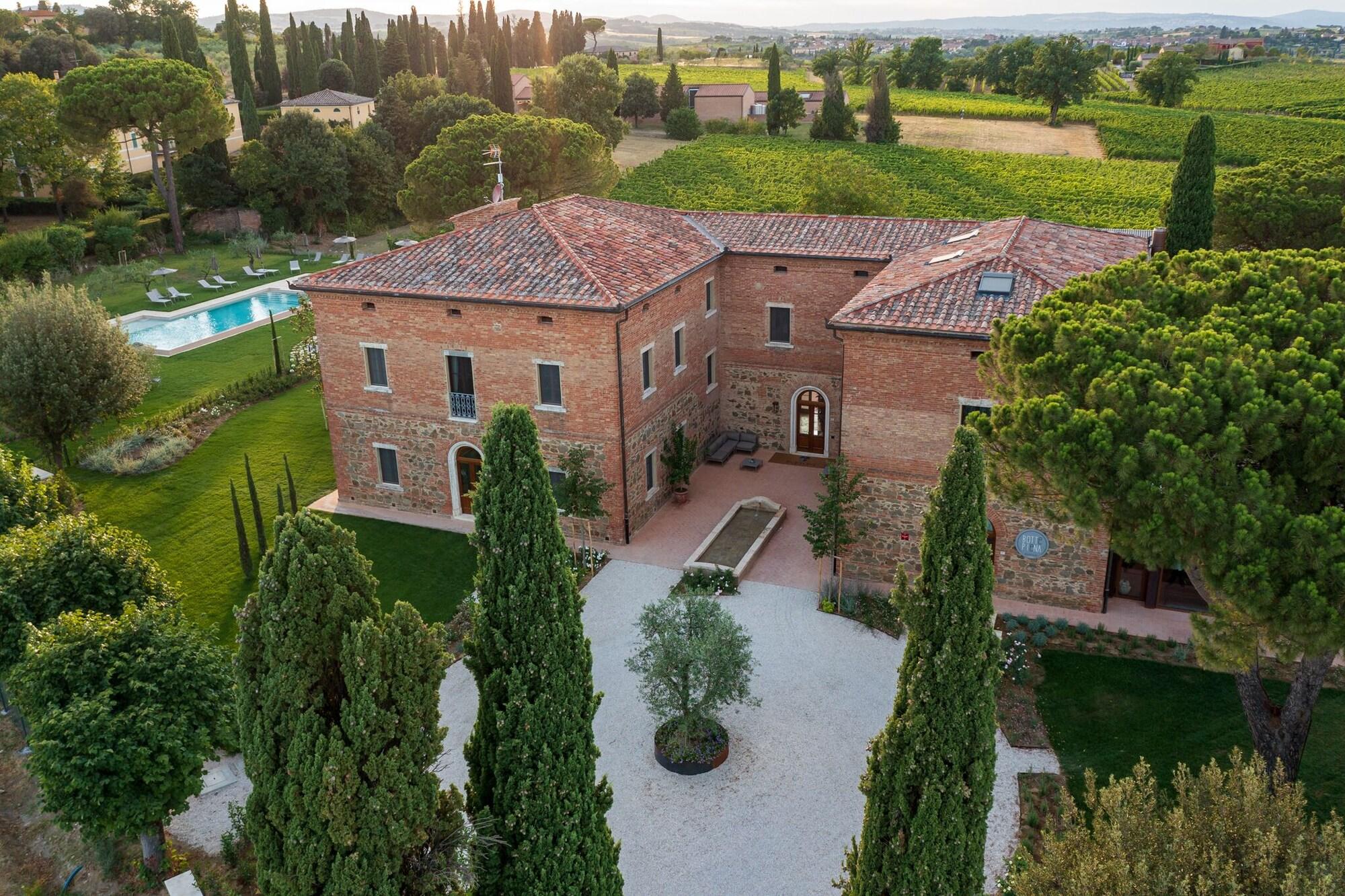 Varios Villa Svetoni Wine Resort