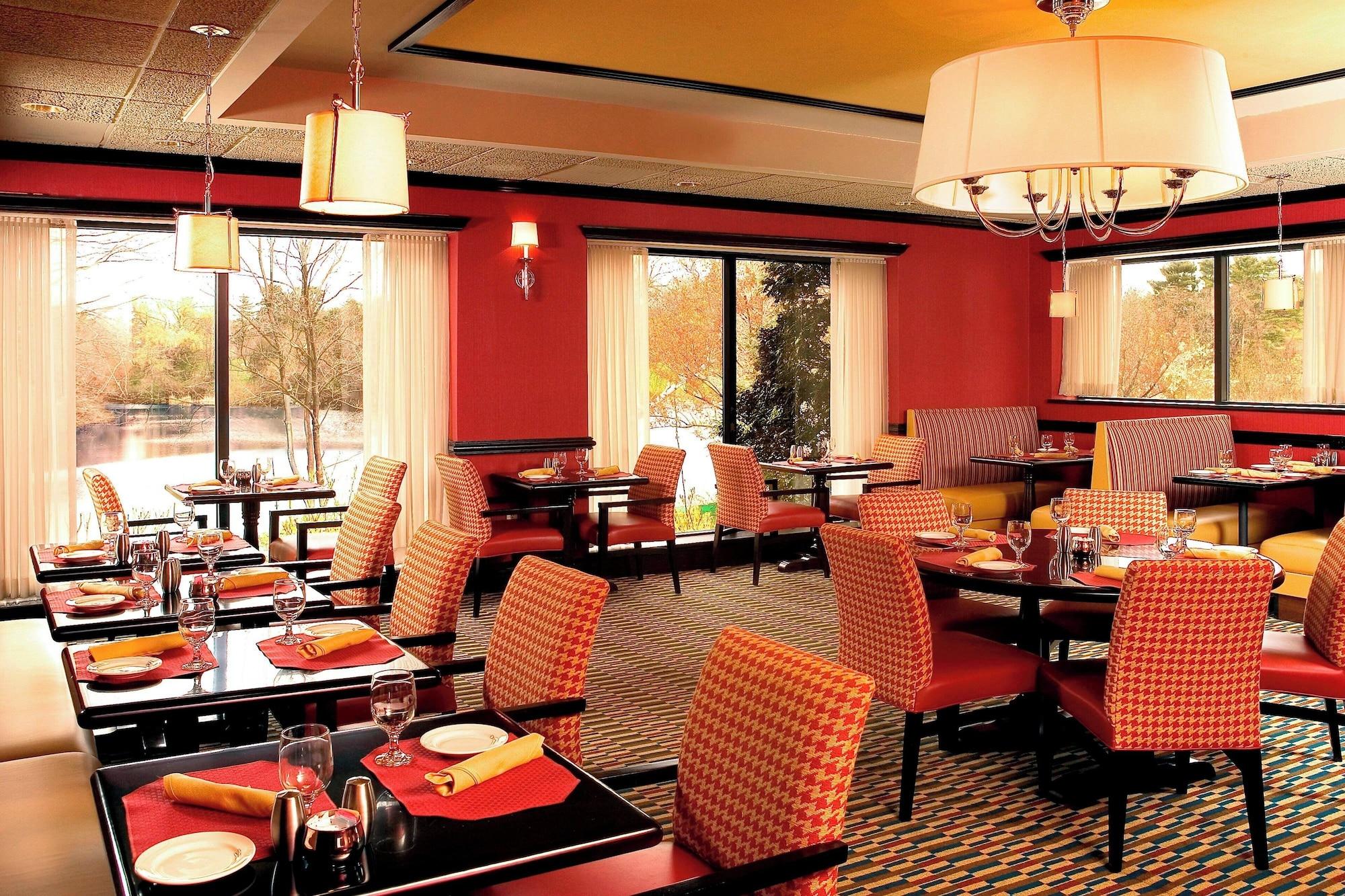 Bar/Salón Four Points by Sheraton Wakefield Boston Htl&Conference Cntr