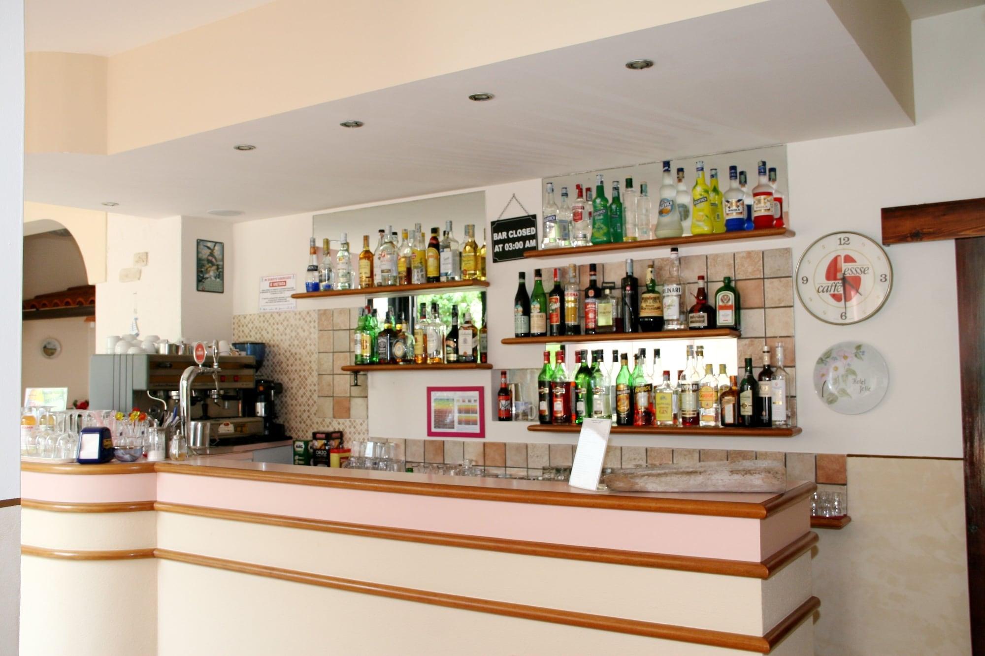 Bar/Salón Jolie