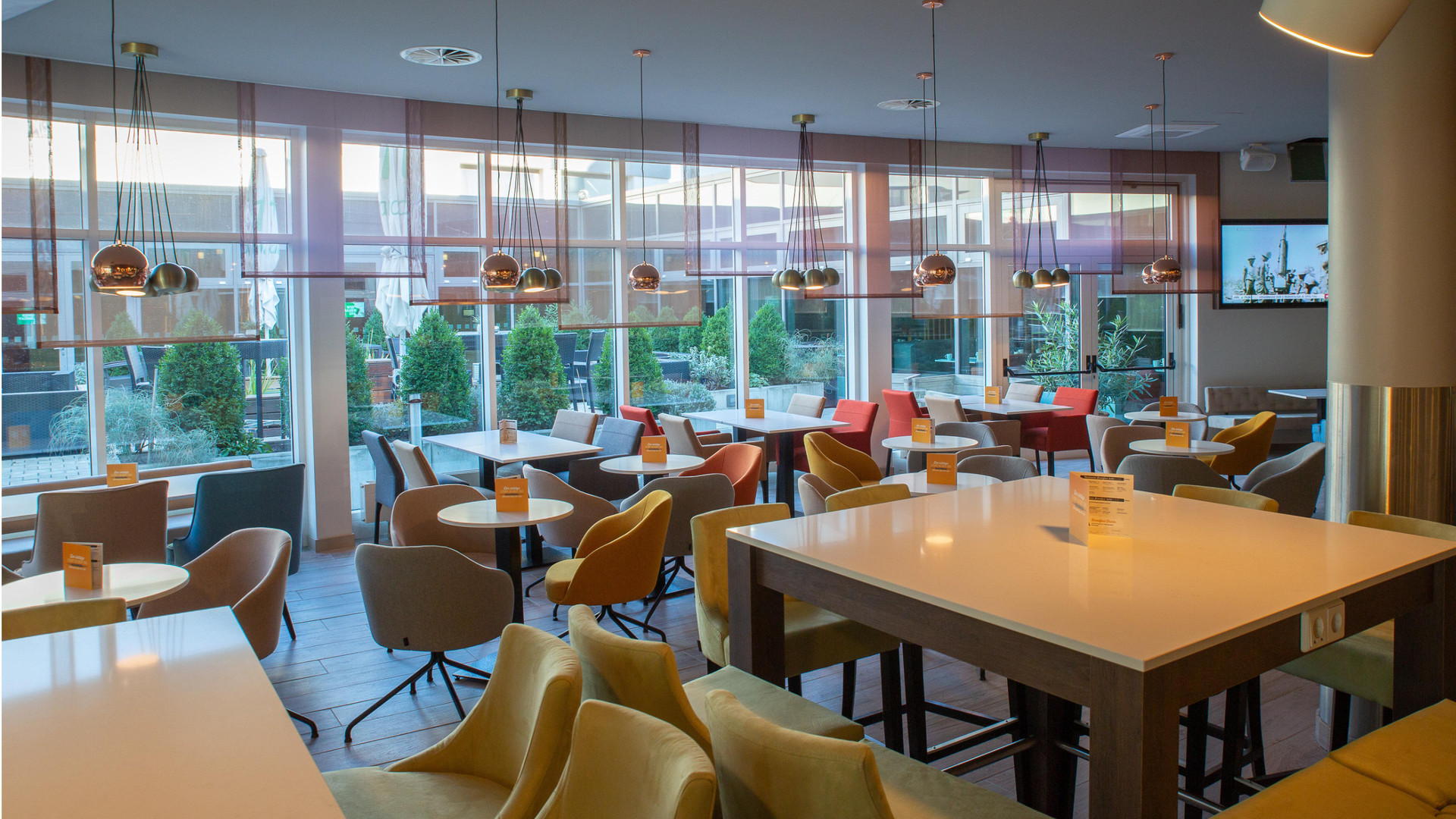 Bar/Salón Holiday Inn Berlin Airport - Conference Centre by IHG