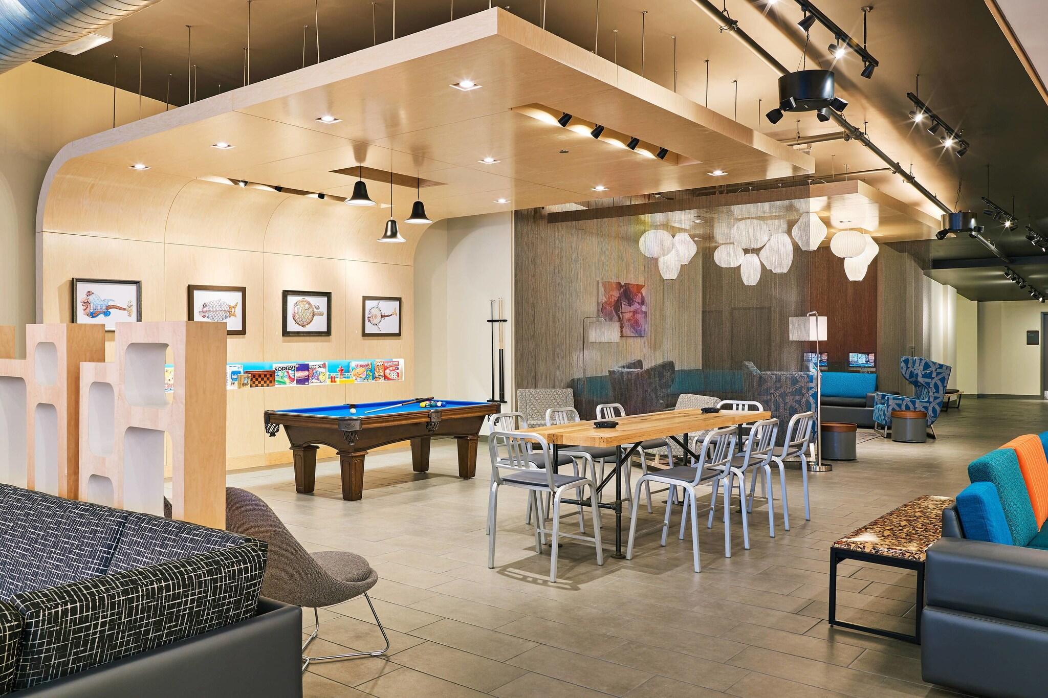 Vista Lobby Aloft South Bend
